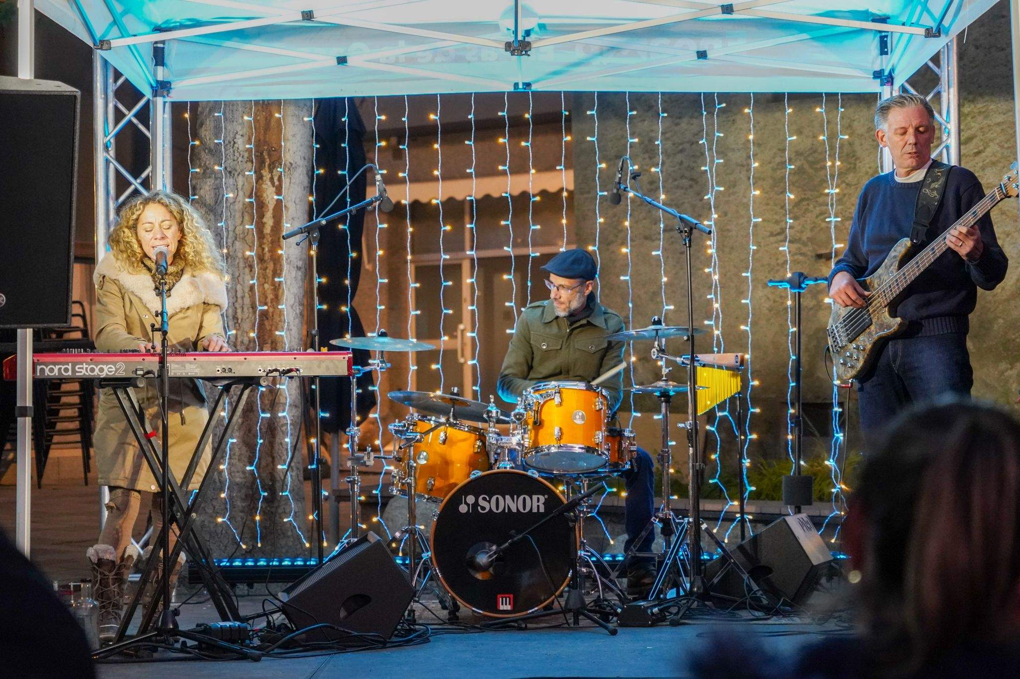 La fira també compta amb música en directe. La fira també compta amb música en directe.