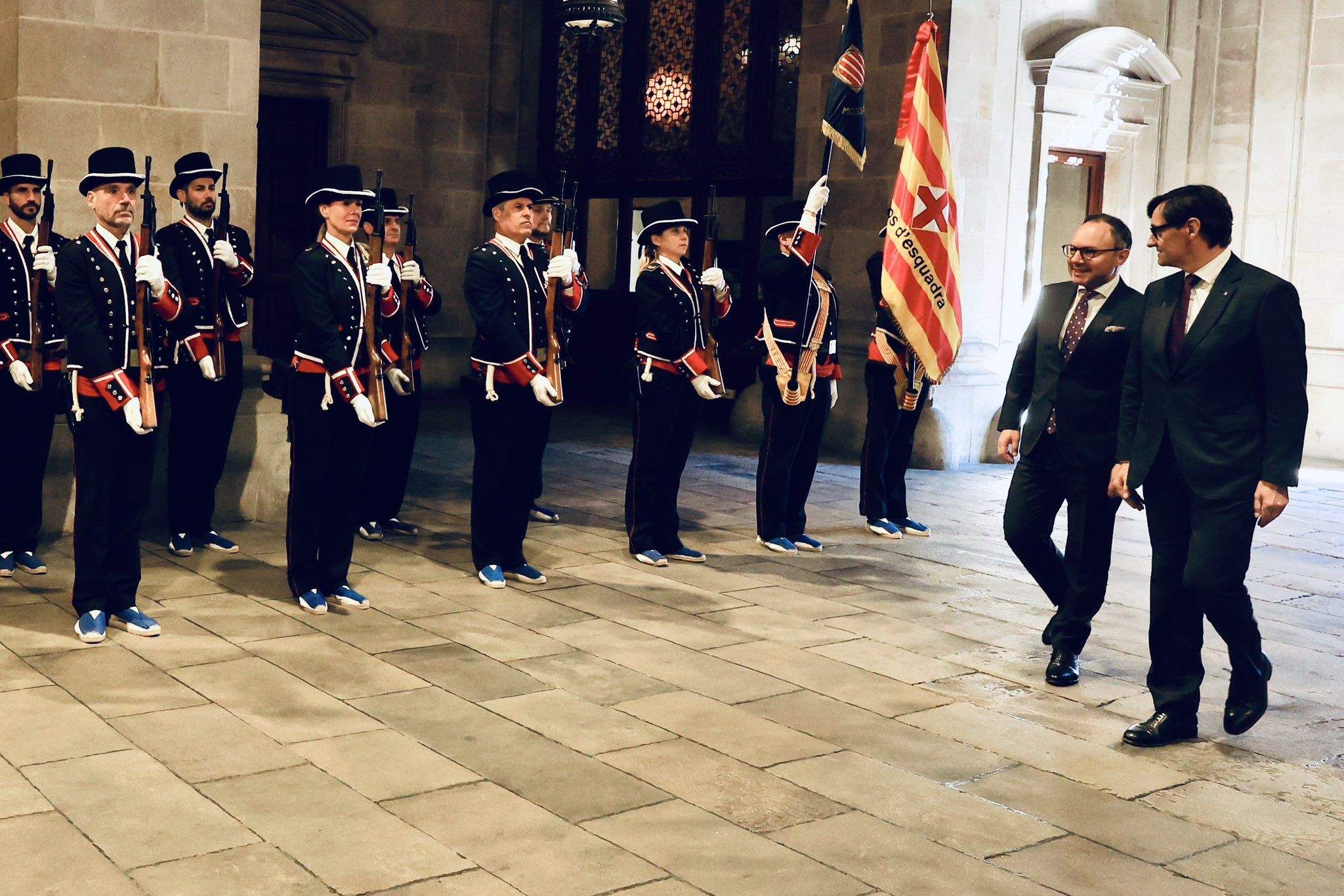 Espot i Illa amb els mossos en formació.