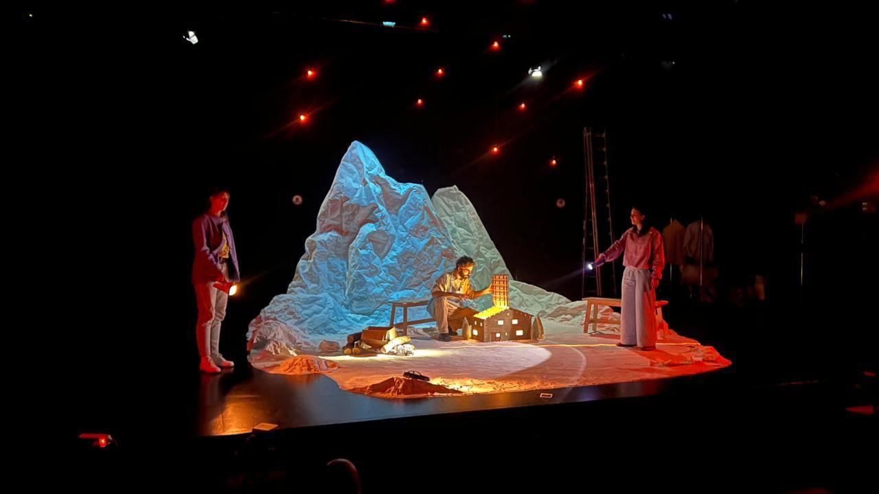 Un instant de 'La neus dins aquesta pluja'.