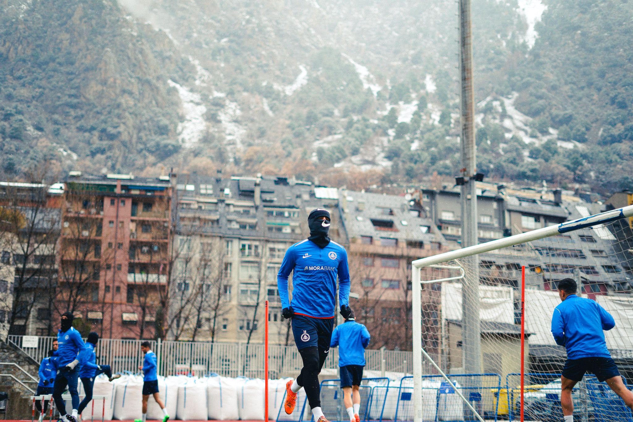 Les baixes temperatures estan marcants els entrenaments d'aquest desembre al Comunal. 