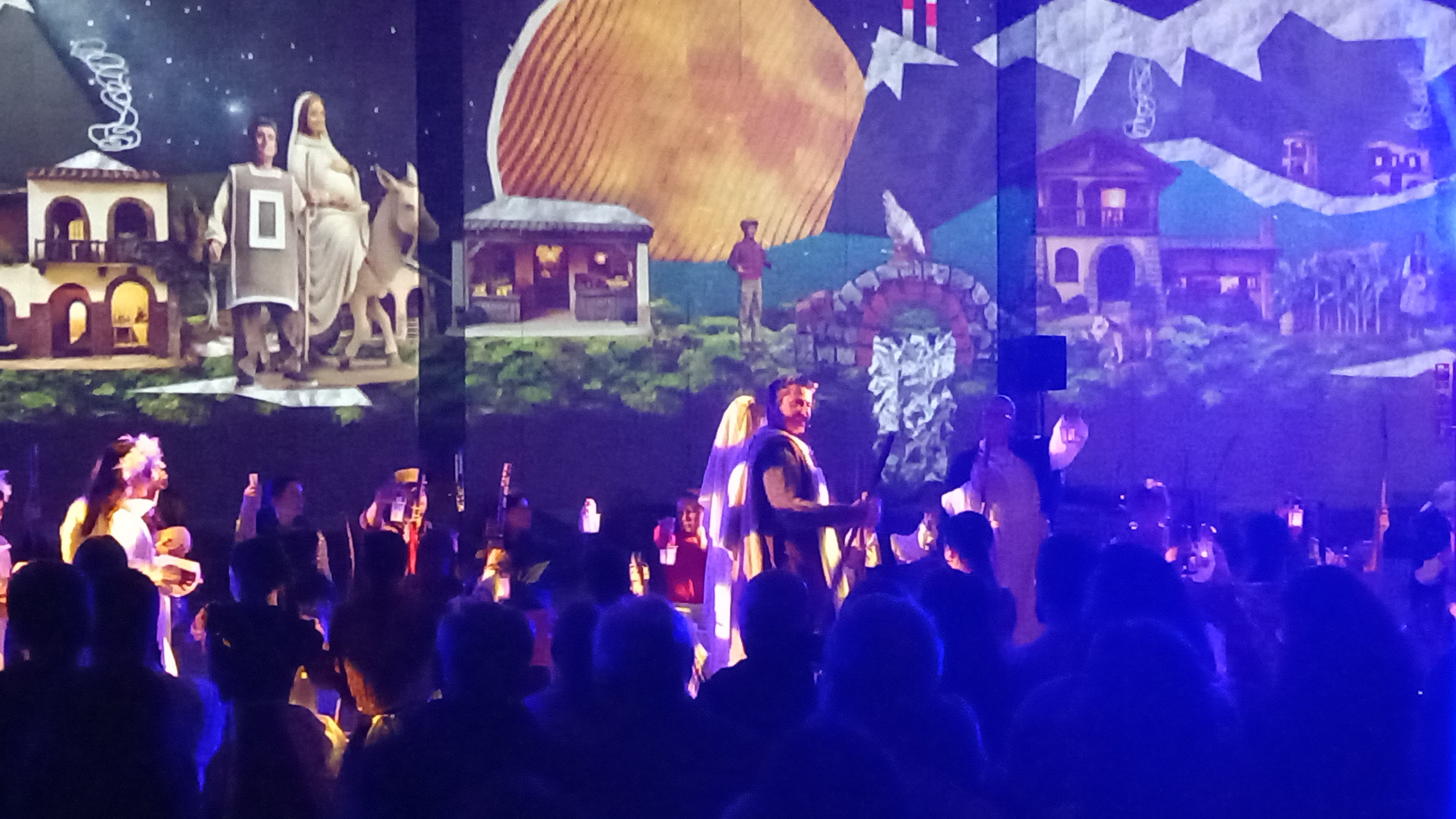 Sant Josep i la Verge Maria anant cap a l'establia. Sant Josep i la Verge Maria anant cap a l'establia.