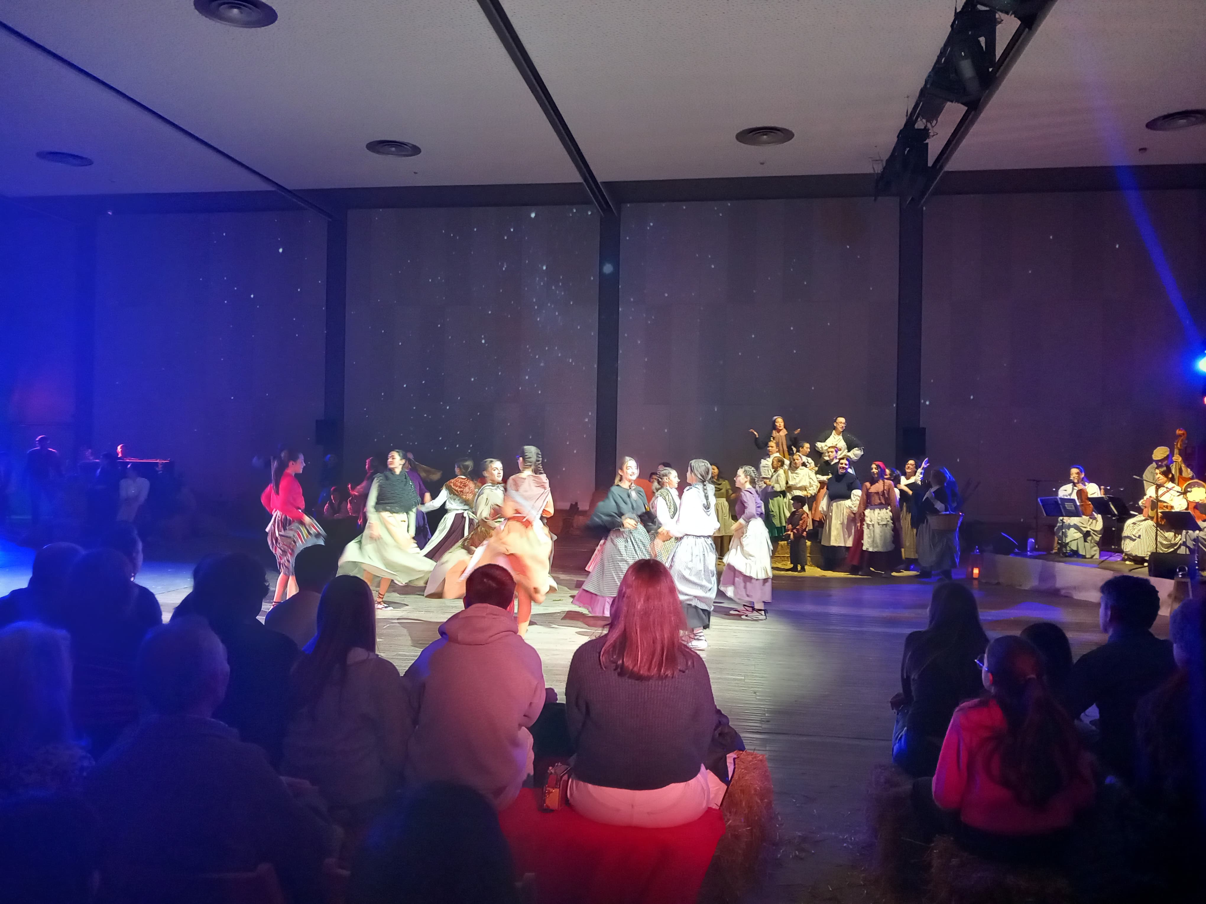 Una de les danses que s'han ballat en el Pessebre Vivent. Una de les danses que s'han ballat en el Pessebre Vivent.