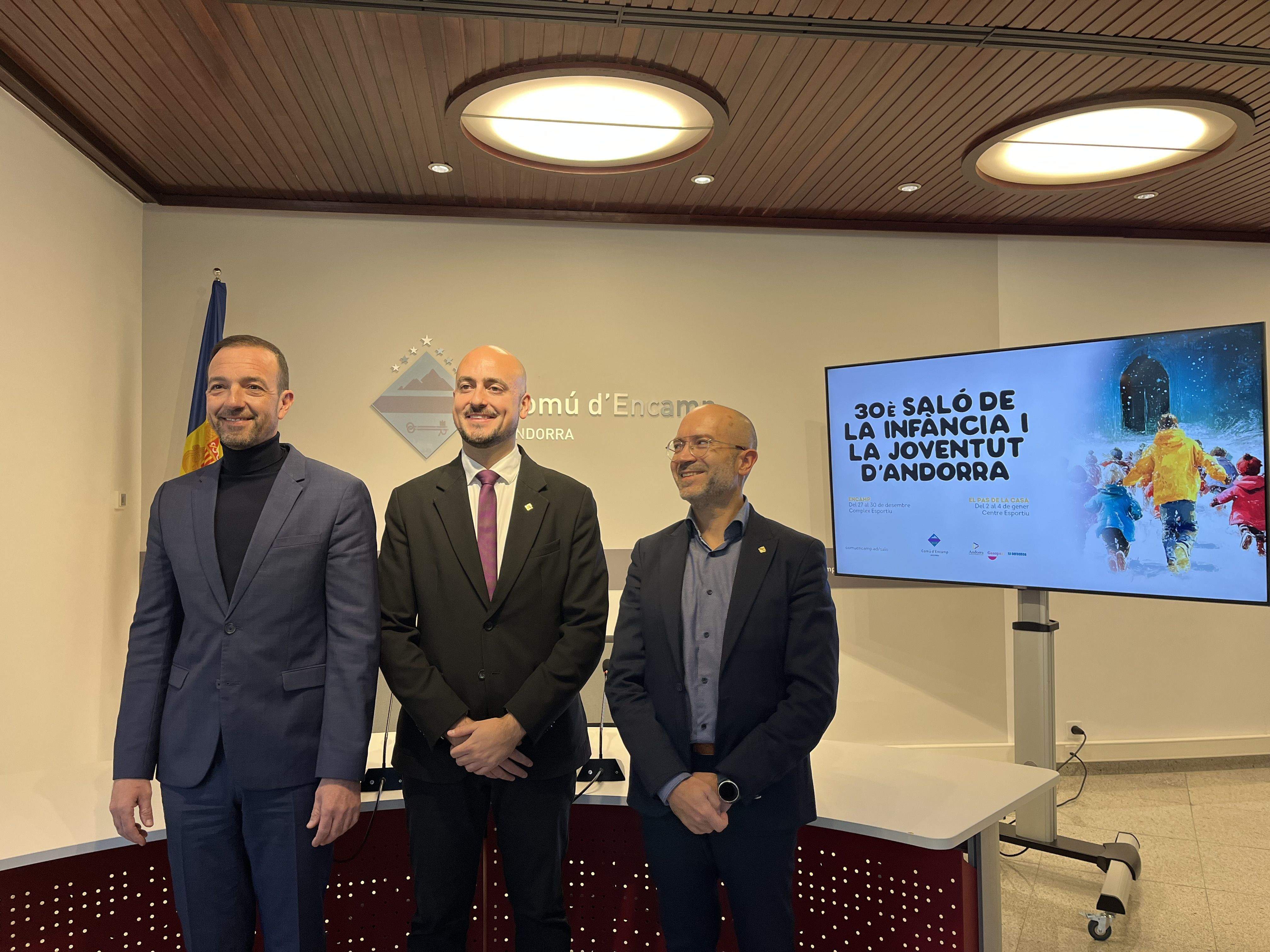 El ministre de Turisme, Jordi Torres, el cònsol menor d'Encamp, Xavier Fernández, i el conseller de Cultura d'Encamp, Joan Sans, a la presentació del 30è Saló de la Infància i Joventut.