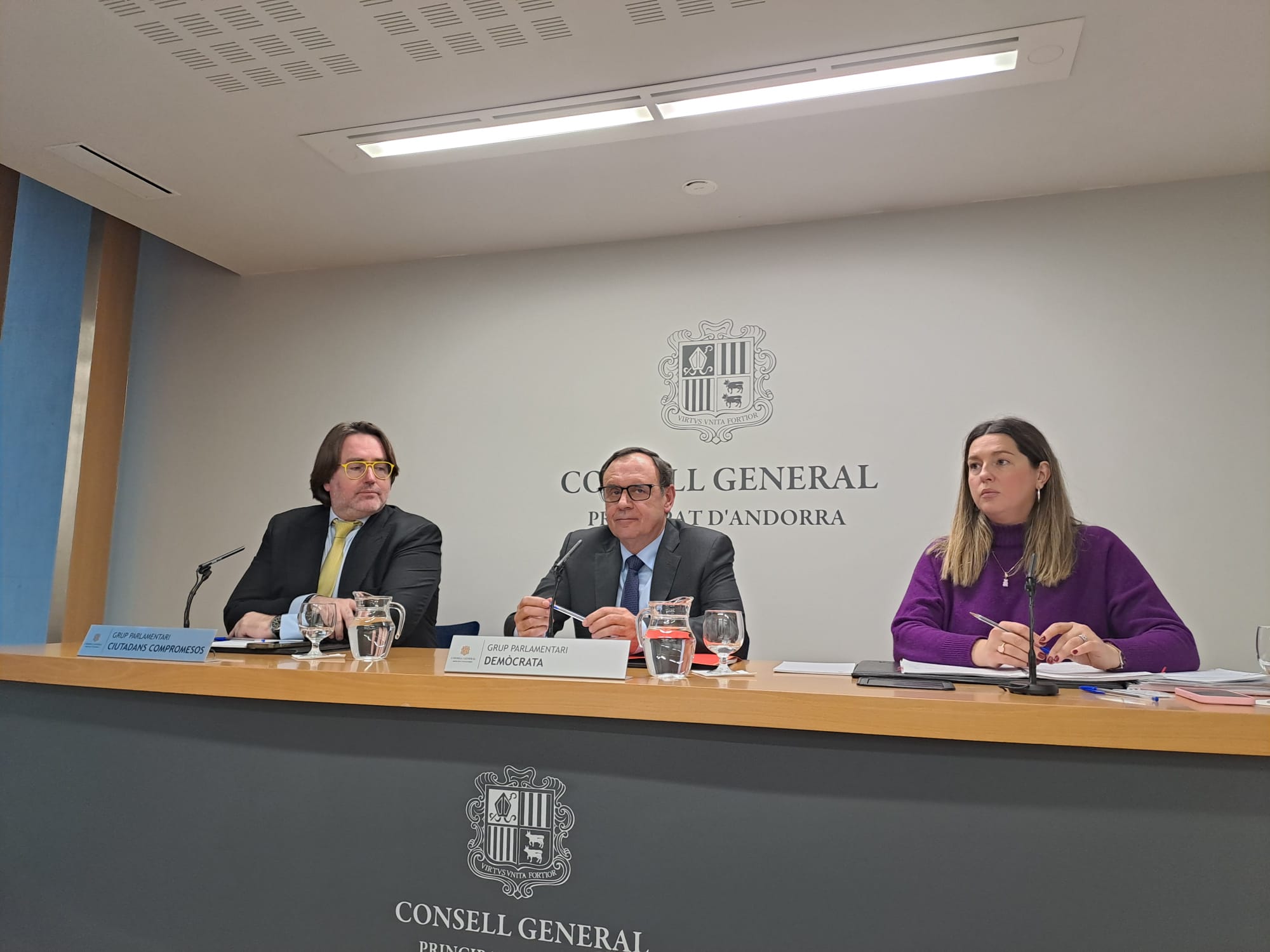 Naudi, Jordana i Martisella, durant la roda de premsa.