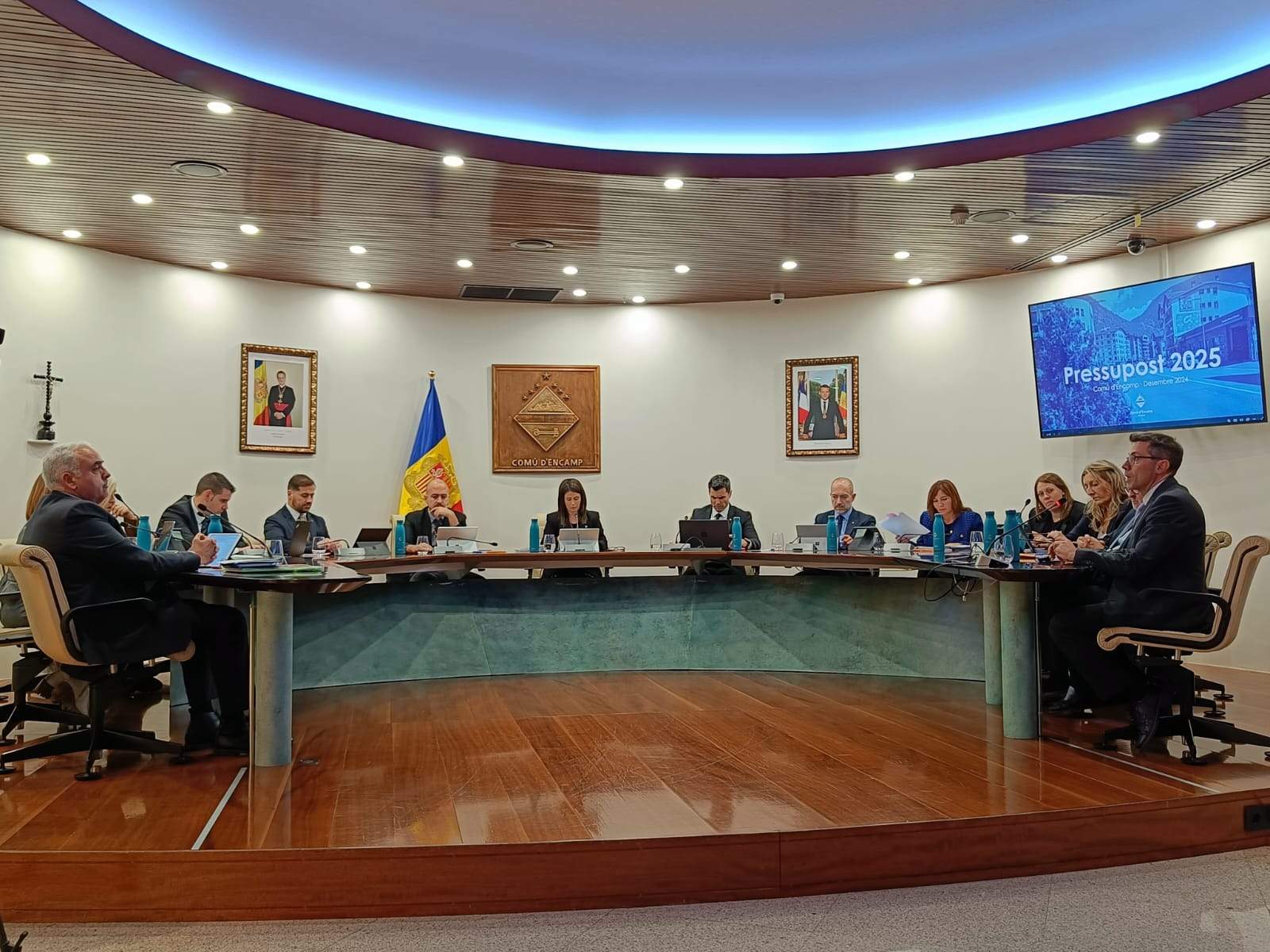 Un moment de la sessió de consell de comú d'Encamp.