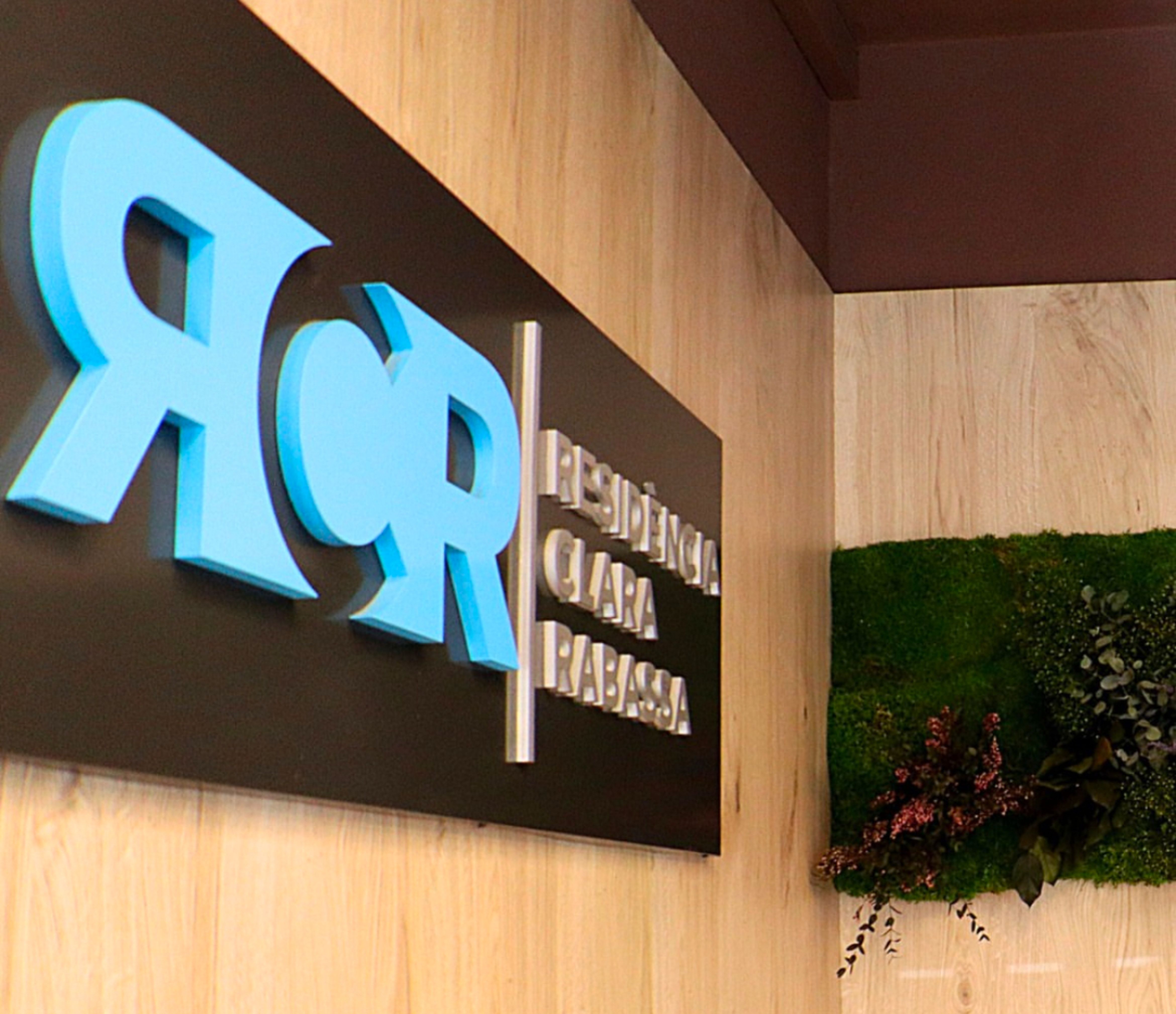 El virus ha afectat una quarantena llarga de persones vinculades a Clara Rabassa.