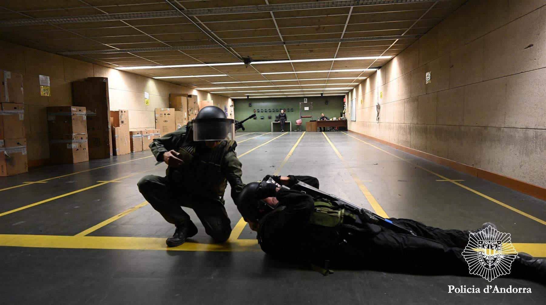 Una formació en instal·lacions policials.