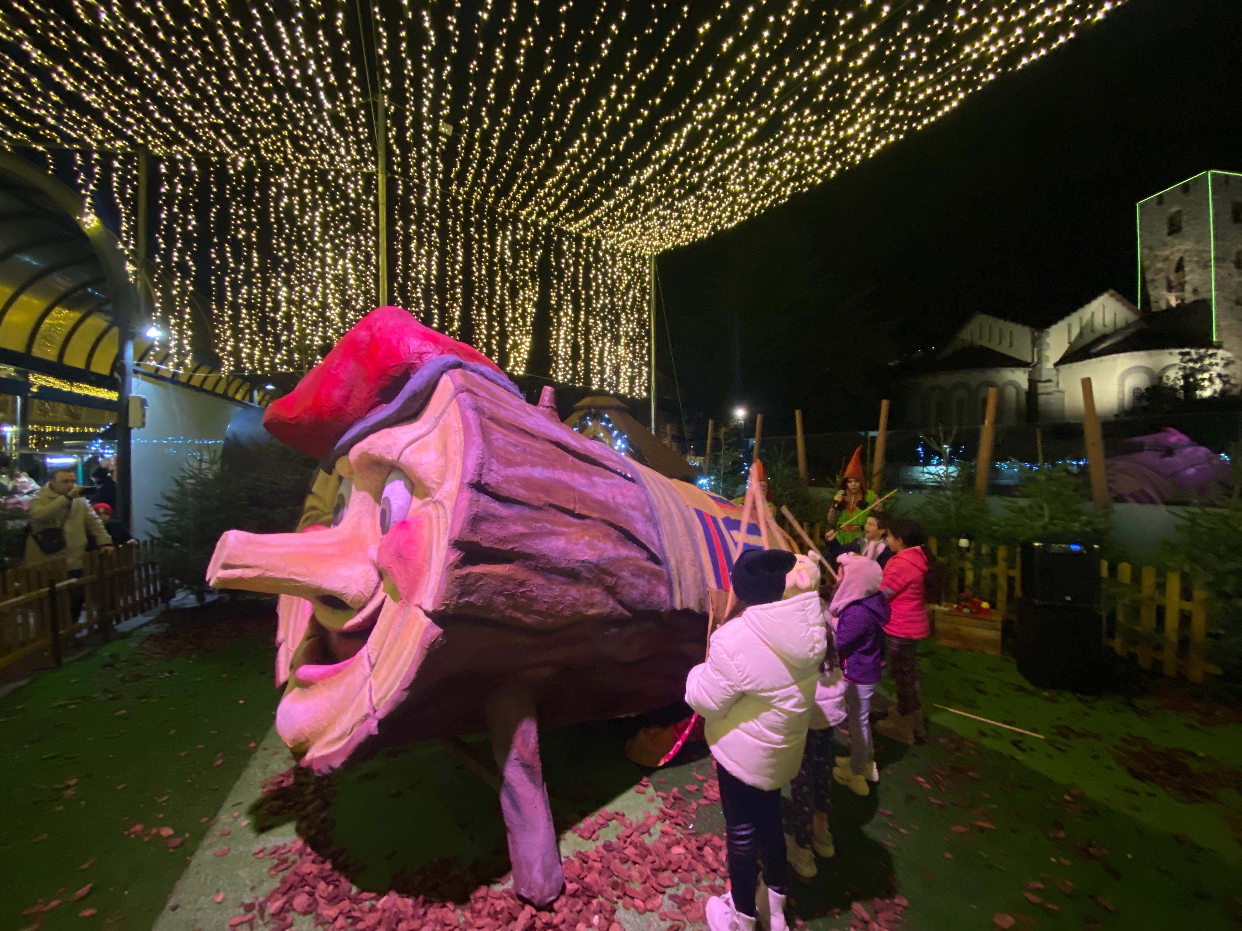 El tió ha estat ben alimentat aquest any. El tió ha estat ben alimentat aquest any.