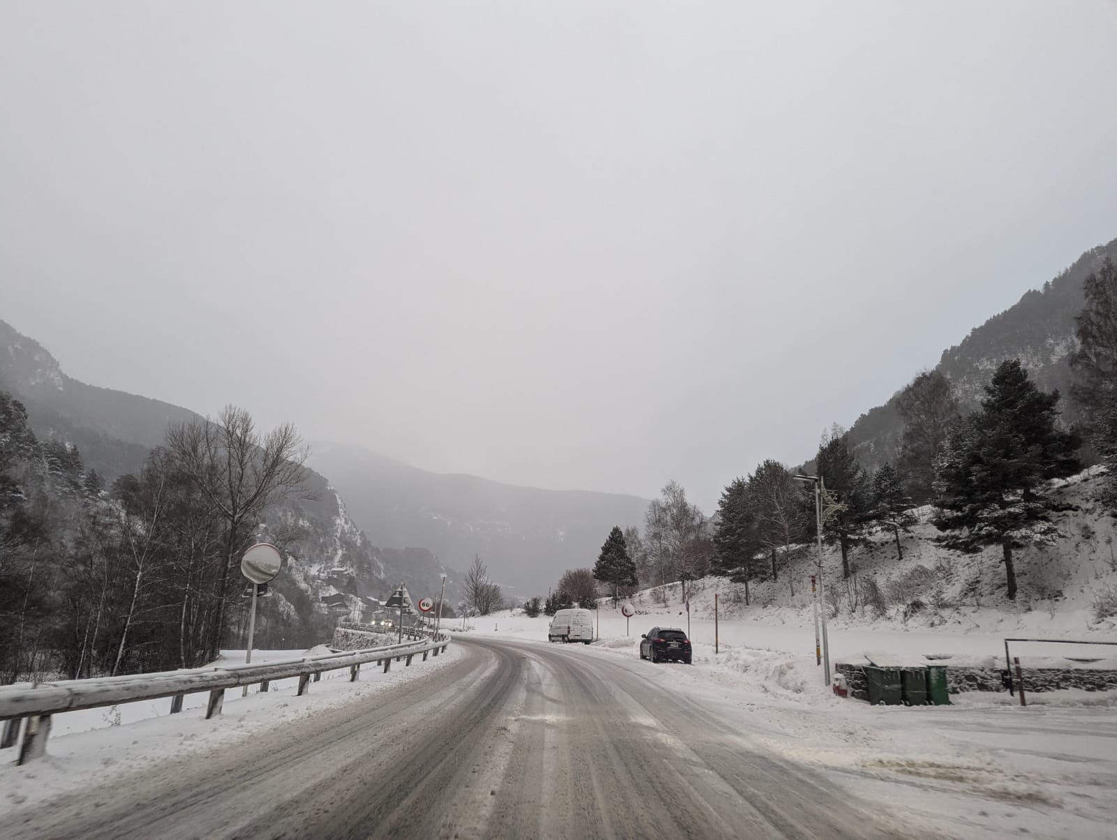 Una imatge de la carretera, a Ansalonga, aquest matí. Una imatge de la carretera, a Ansalonga, aquest matí.