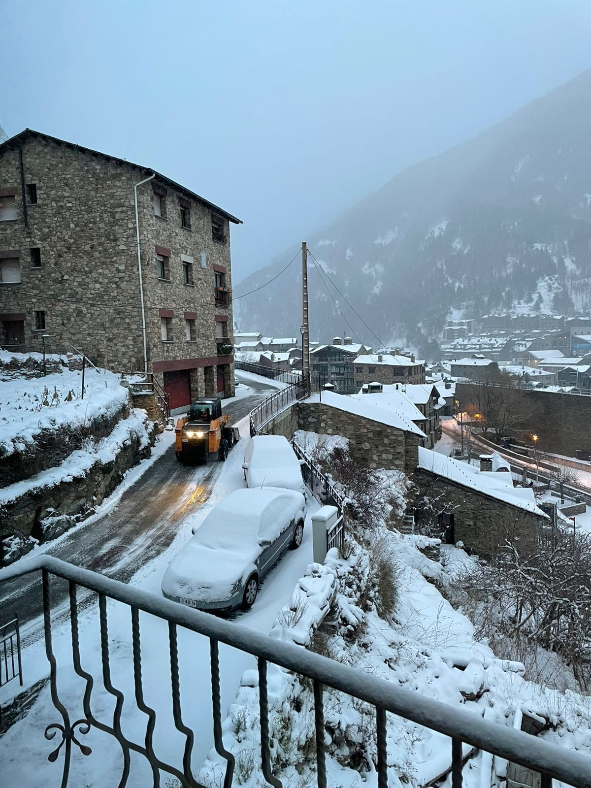 Les màquines treballant per Canillo. Les màquines treballant per Canillo.
