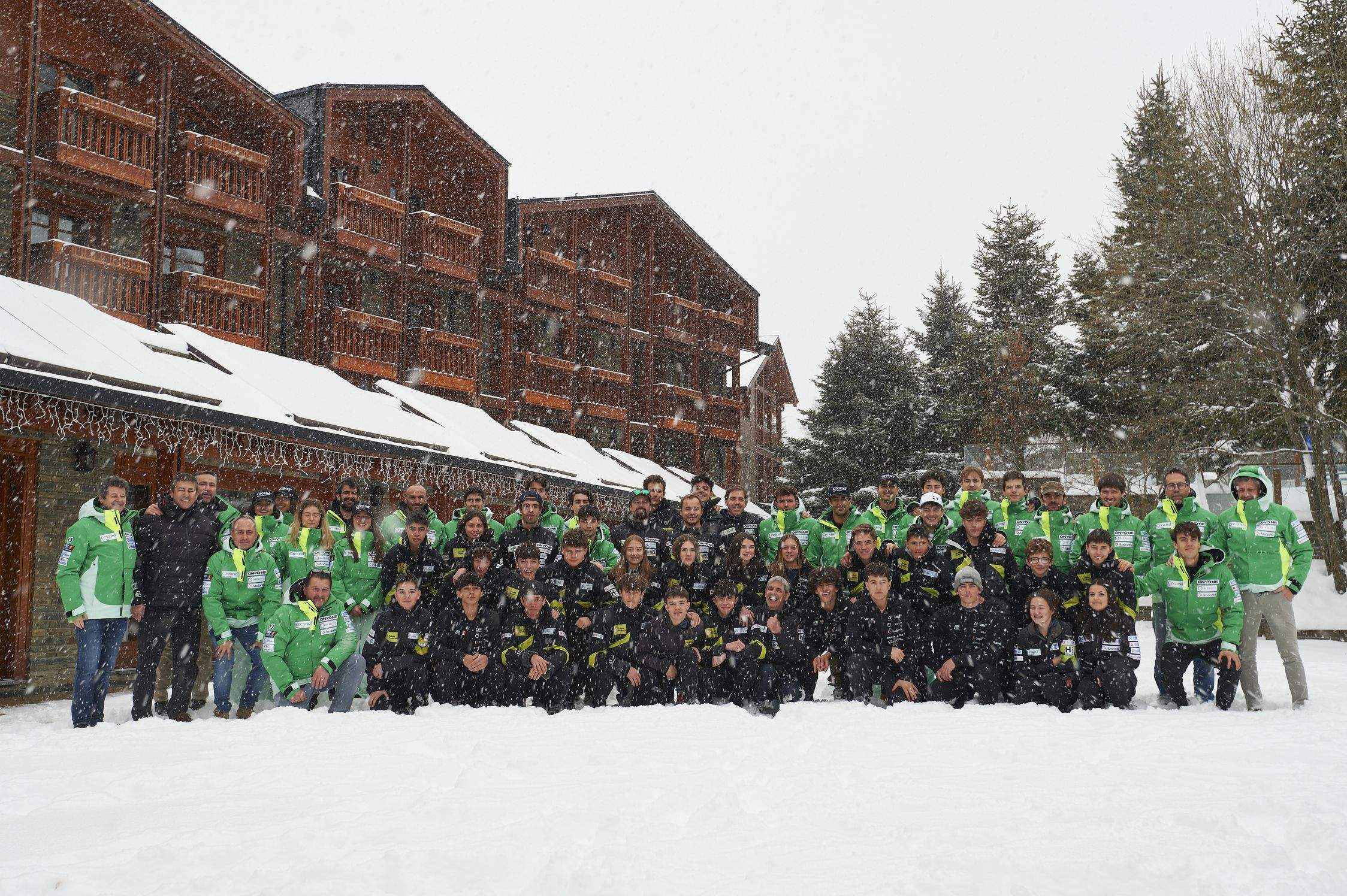 Foto de família durant la trobada de Nadal de la FAE.