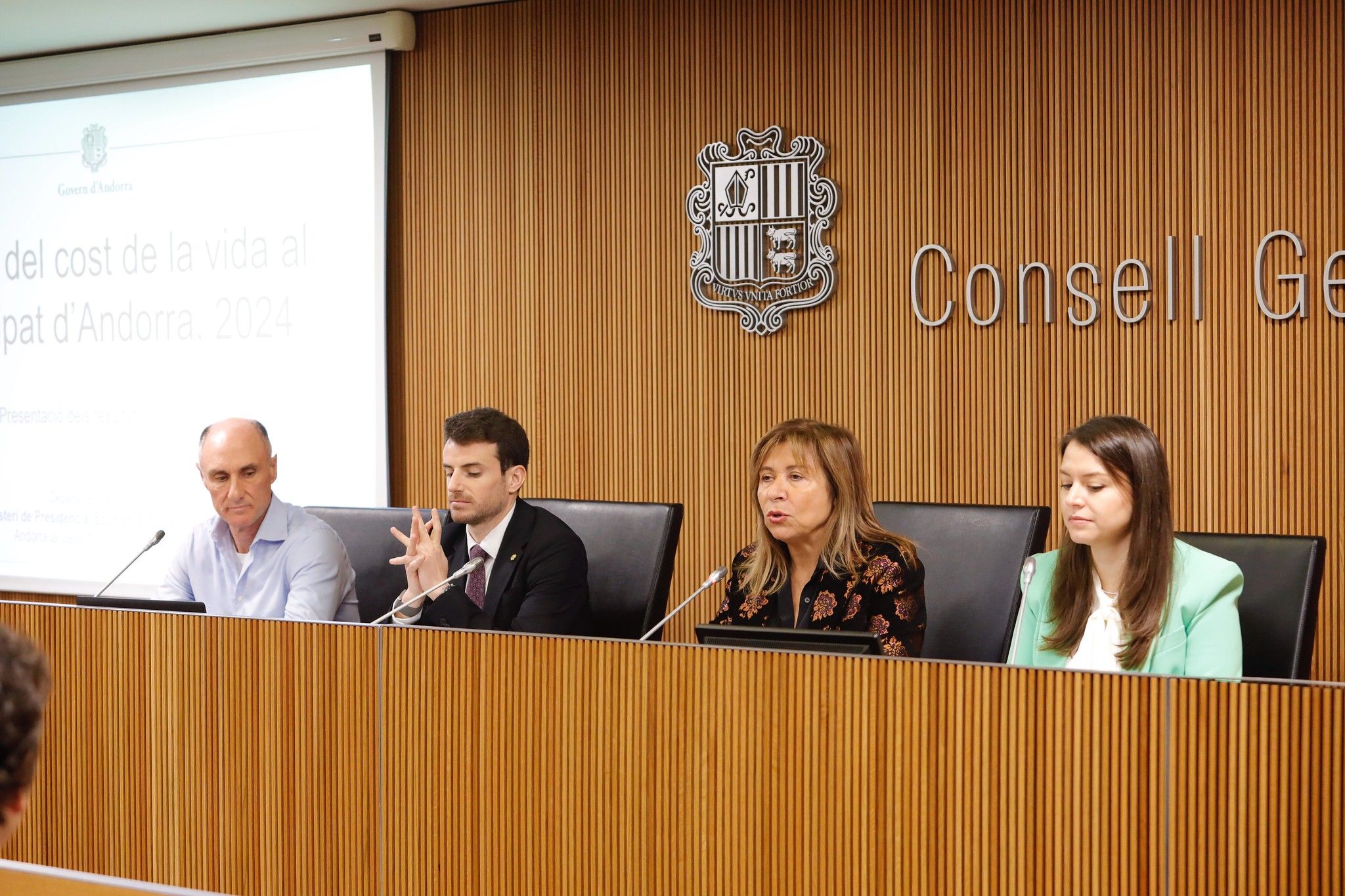 Conxita Marsol durant la presentació de l'estudi del cost de la vida.