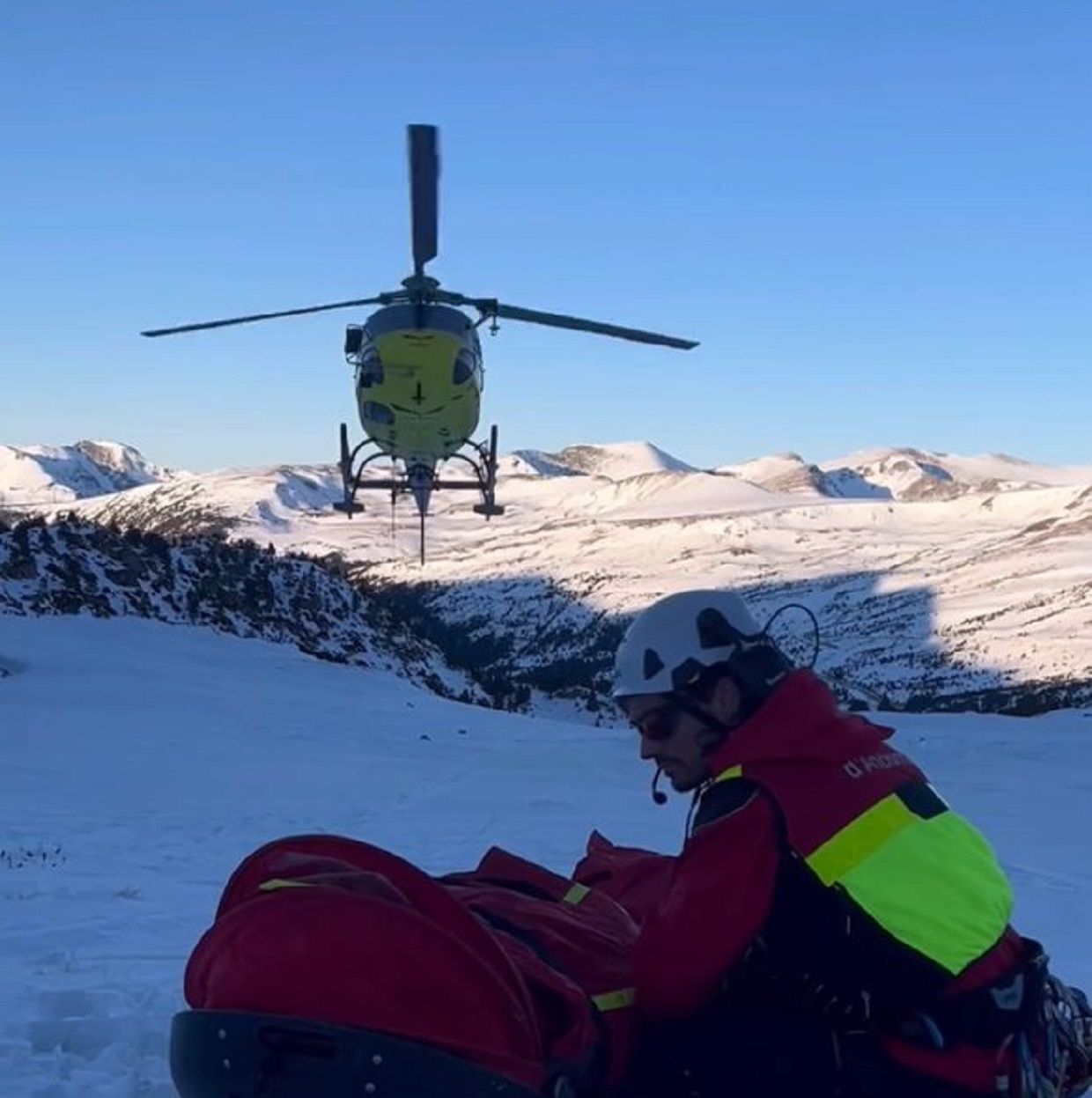 El GRM durant les tasques de rescat del turista islandès a la collada de Montmalús.