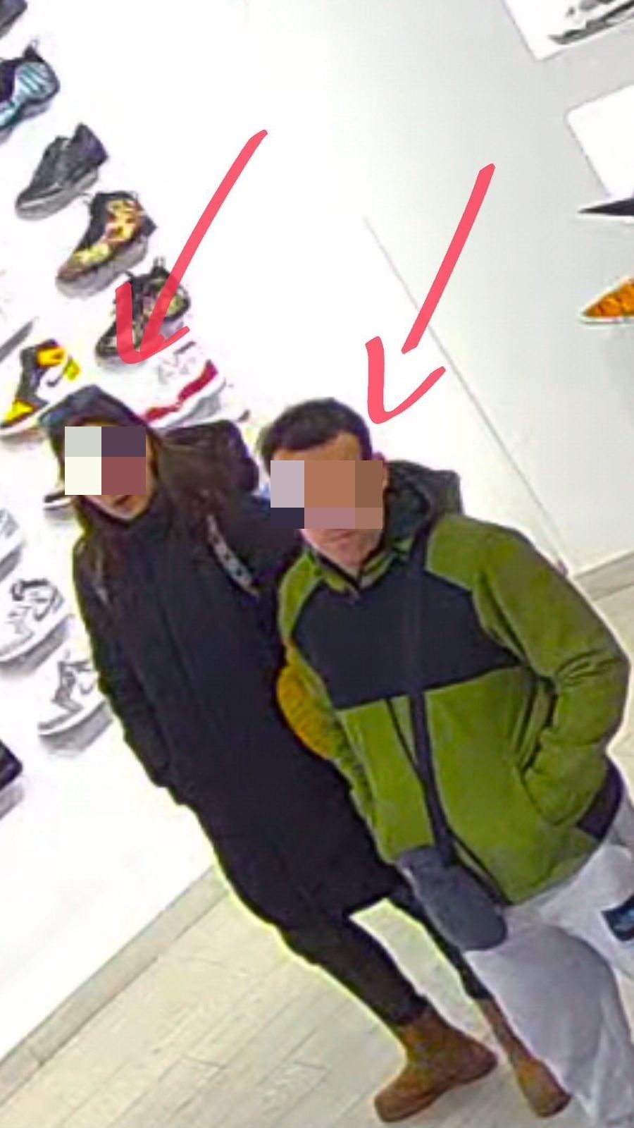 Imatge pixelada dels sospitosos de cometre el furt de les Air Force 1. Imatge pixelada dels sospitosos de cometre el furt de les Air Force 1.