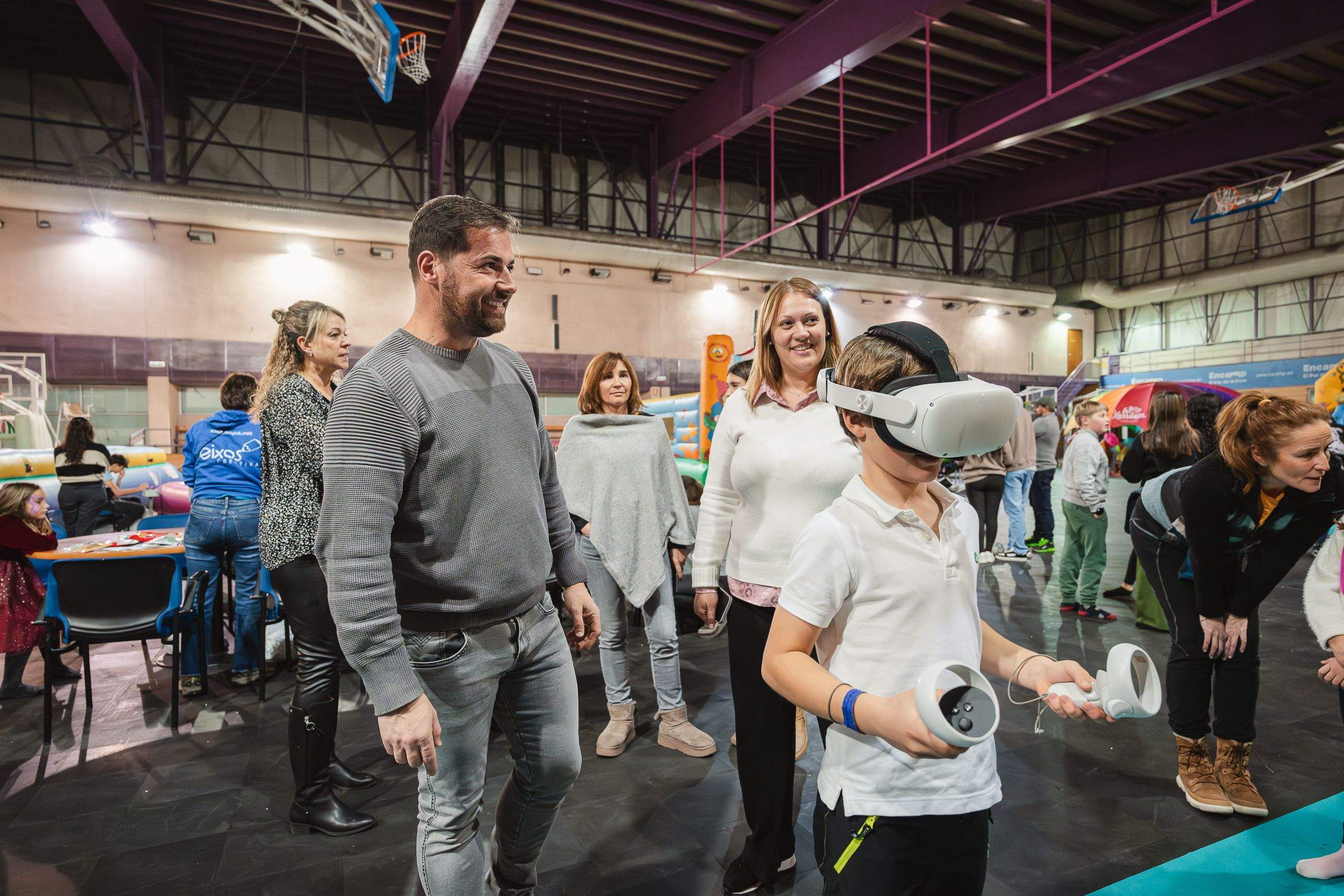 Els consellers de comú han estat prestent a l'obertura del Saló al Pas.