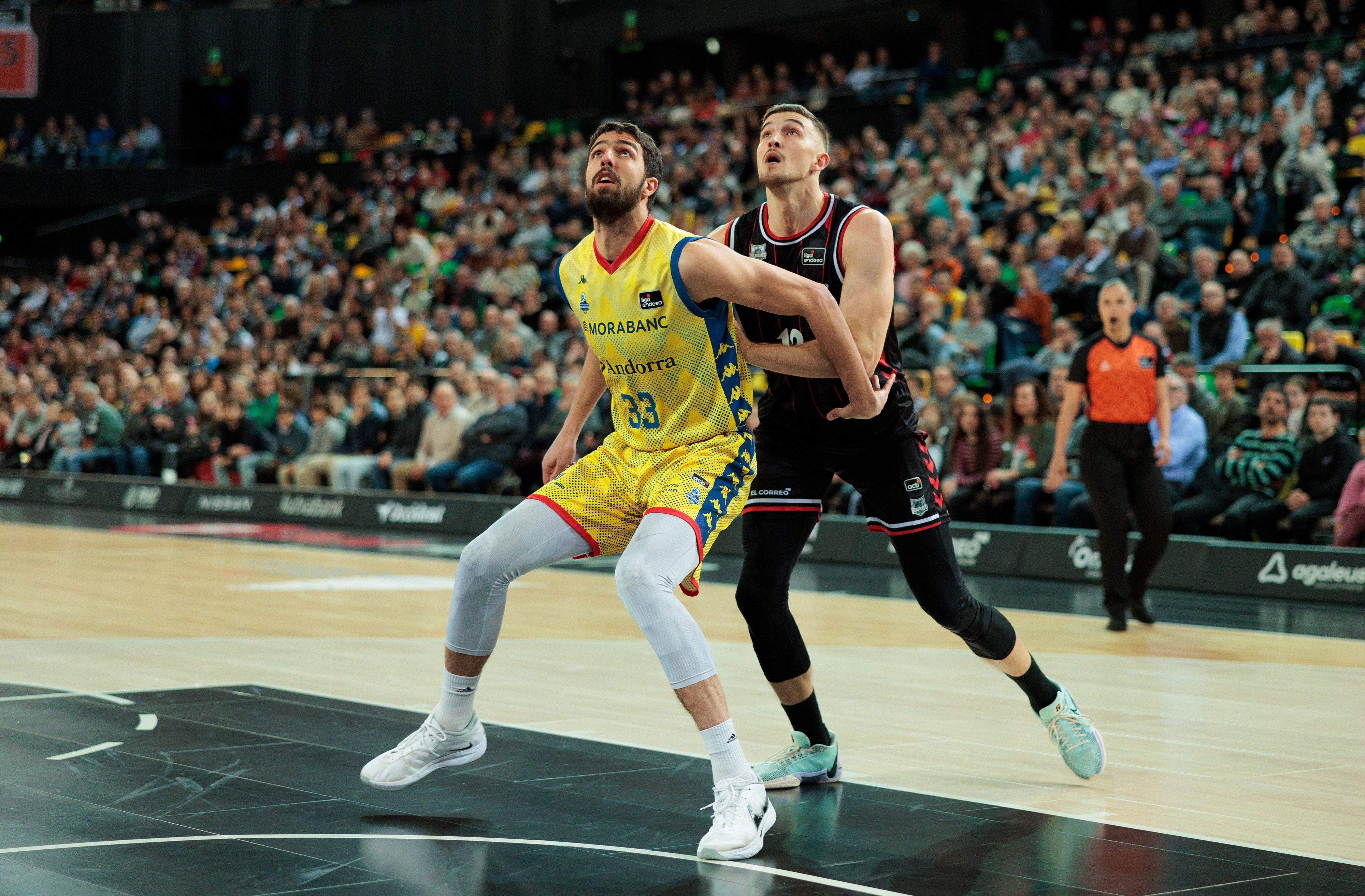 Nikos Chougkaz, pendent d'un rebot.