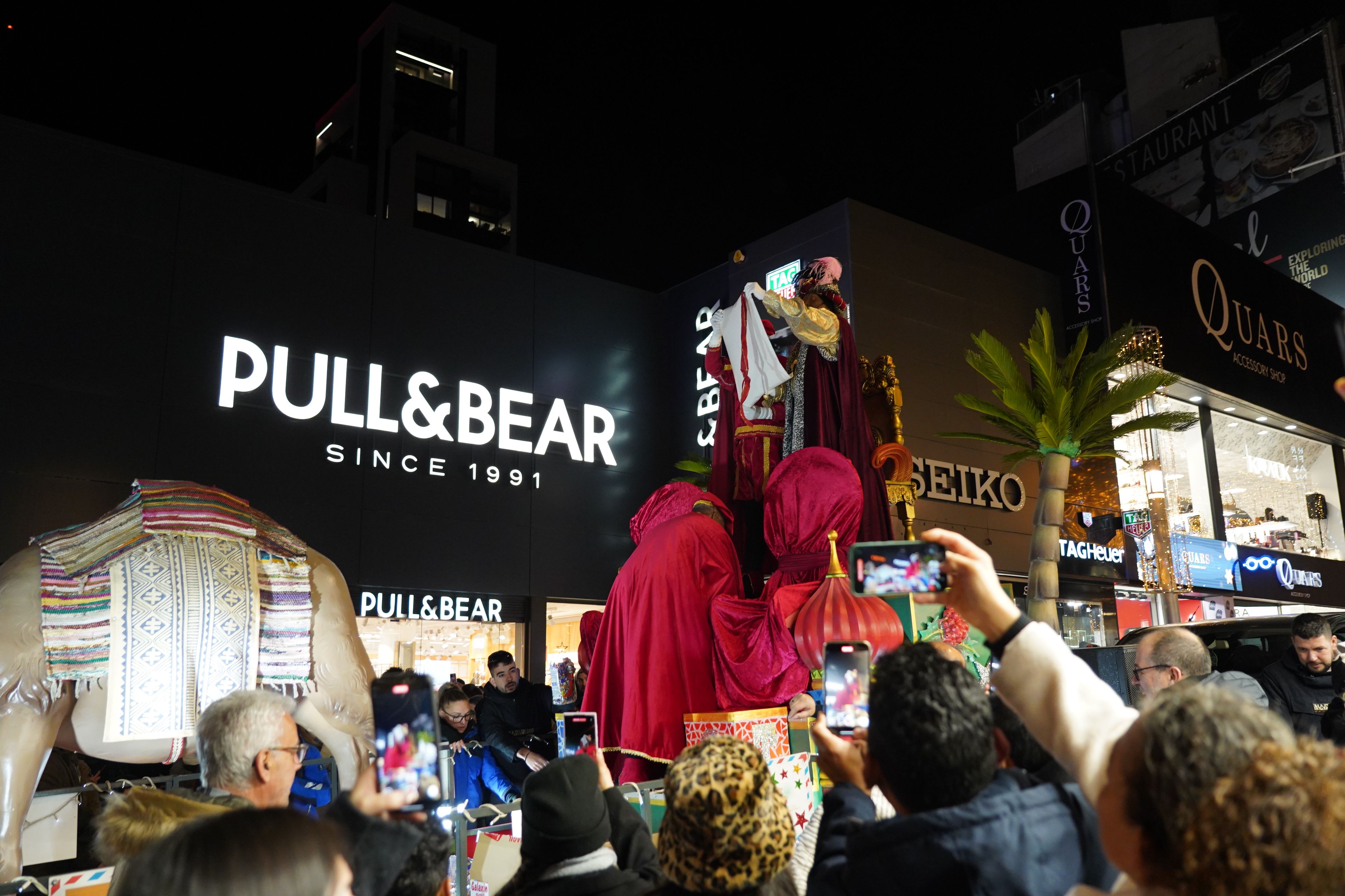 El Patge Reial llegeix el missatge que anuncia l'arribada del Reis d'Orient.