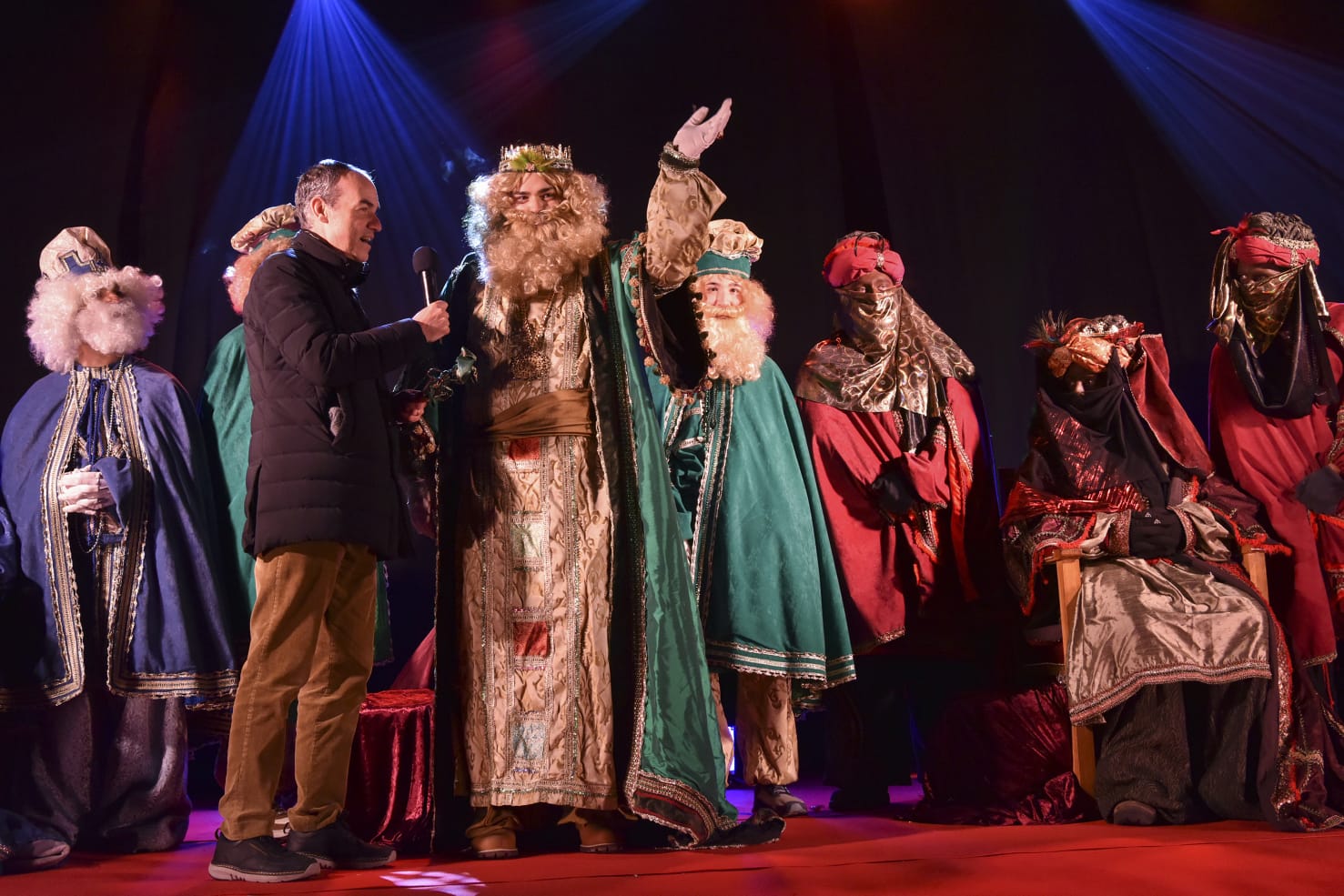 El cònsol de Canillo, Jordi Alcobé, donant la benvinguda als Mags d'Orient. (Xavier Pujol / Comú de Canillo)