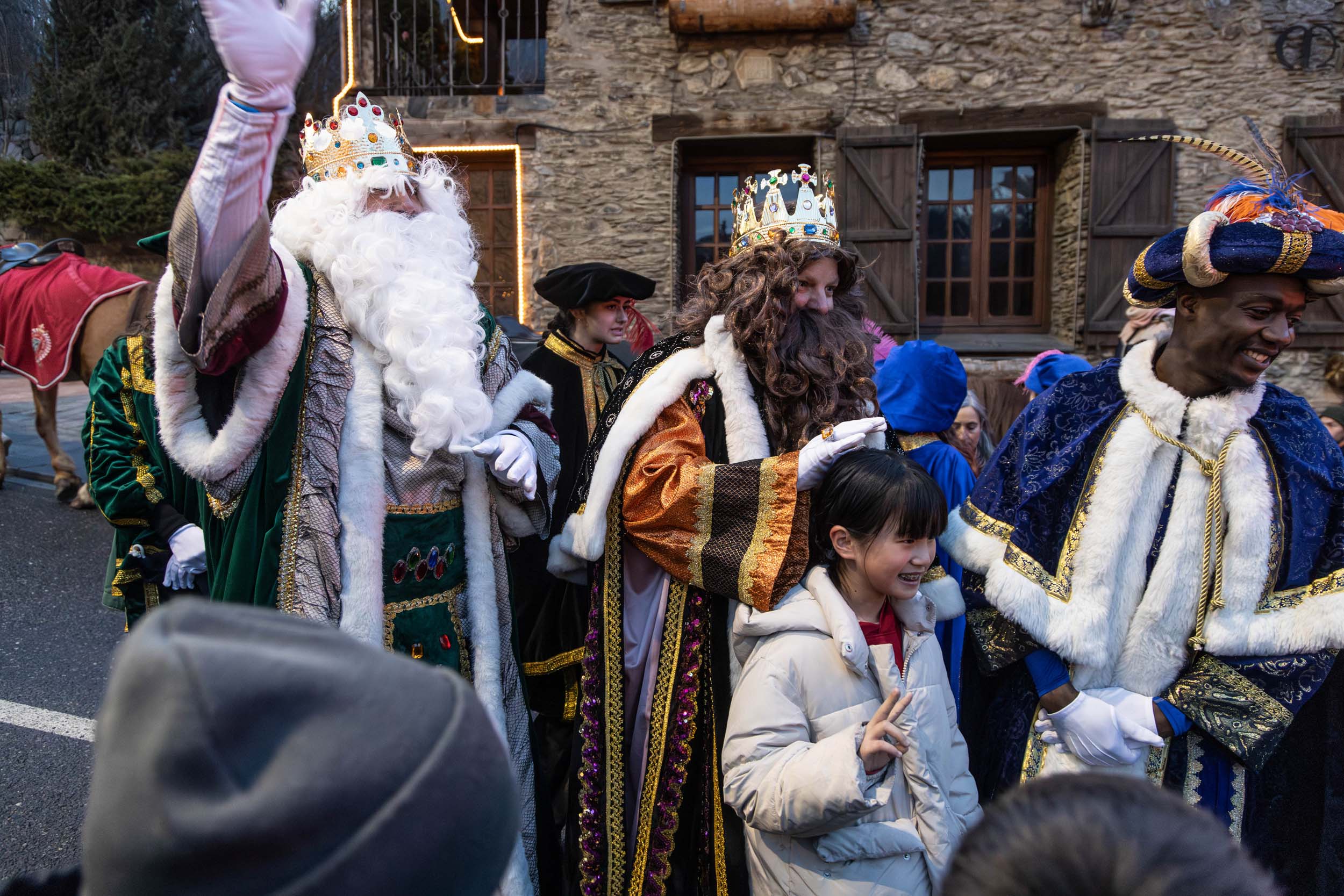 Els tres Mags d'Orient arribant al centre de la Massana. (Eduard Comellas / Comú de la Massana)