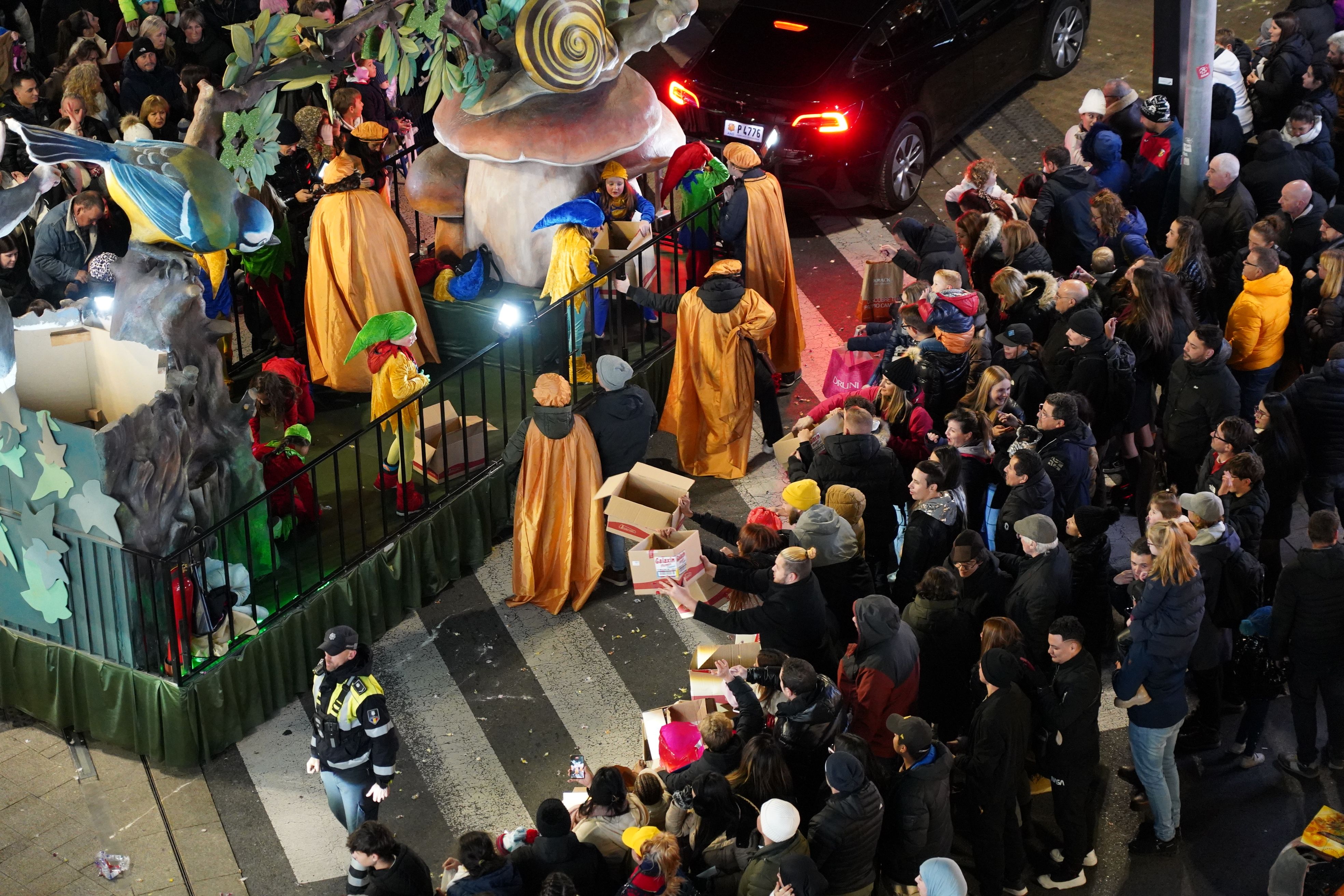 Les caixes de cartró buides es reaprofitaven per endur-se caramels.