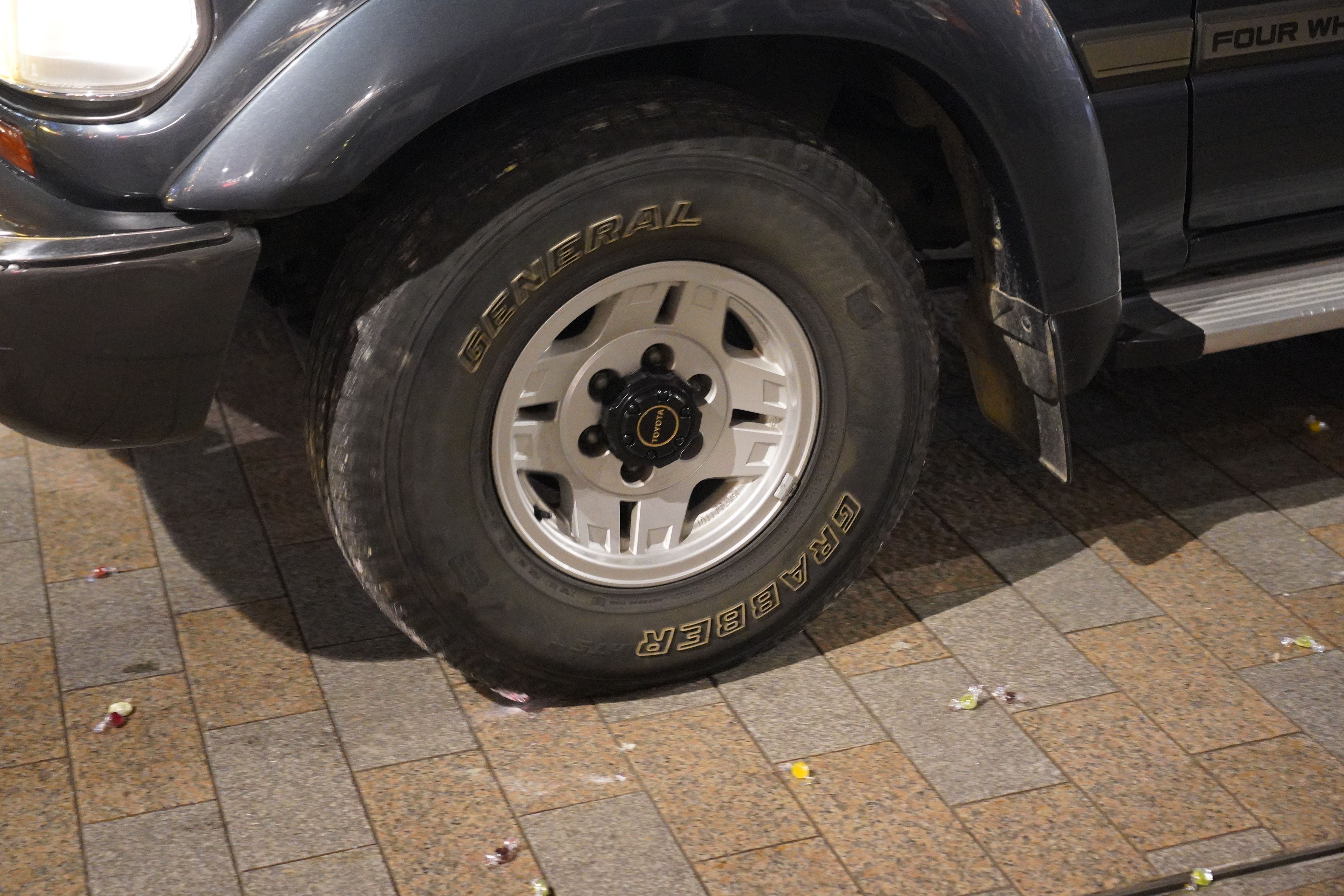 Caramels aixafats pels cotxes que portaven les carrosses.