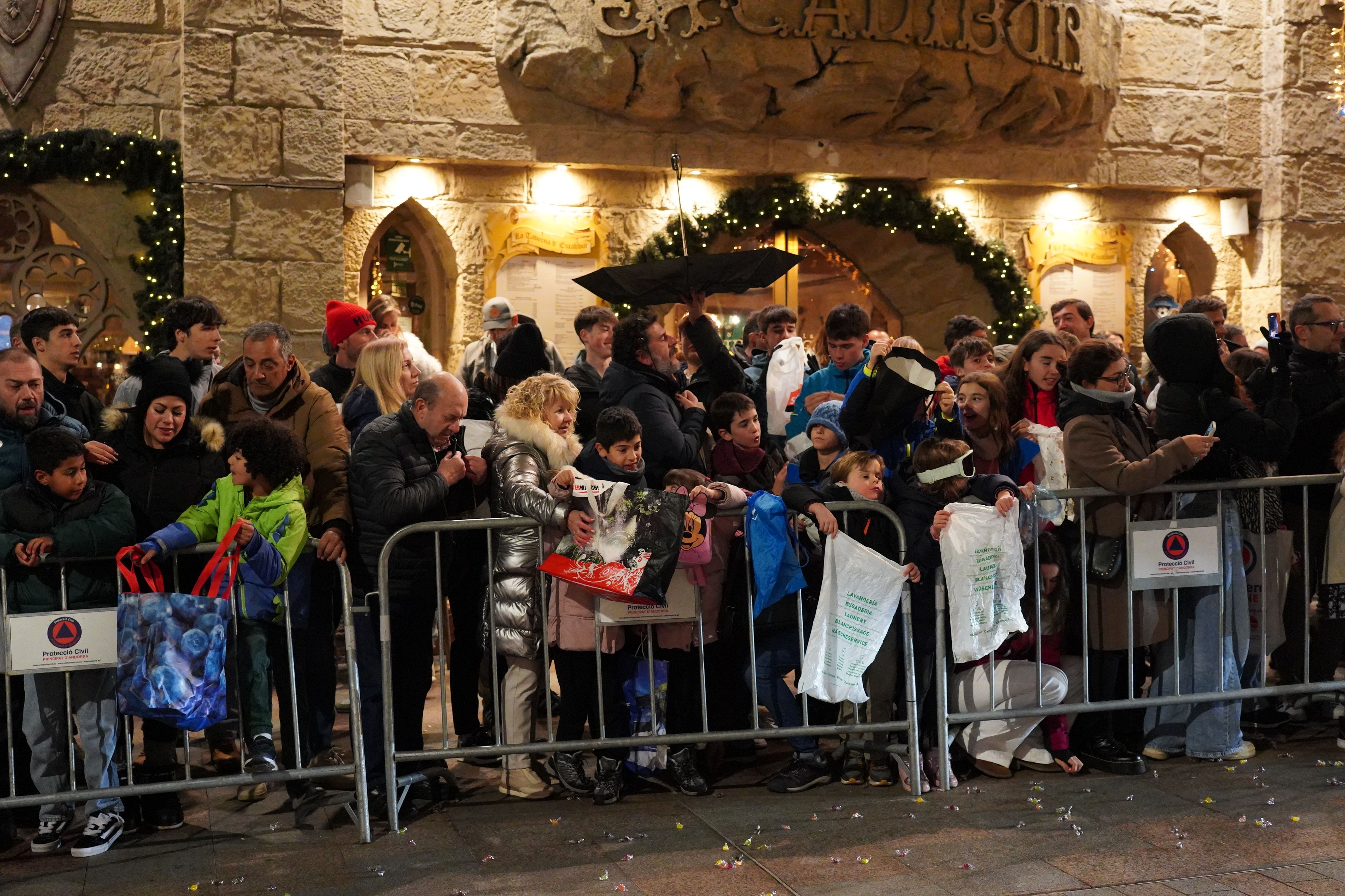 Bosses i paraigües per agafar caramels.