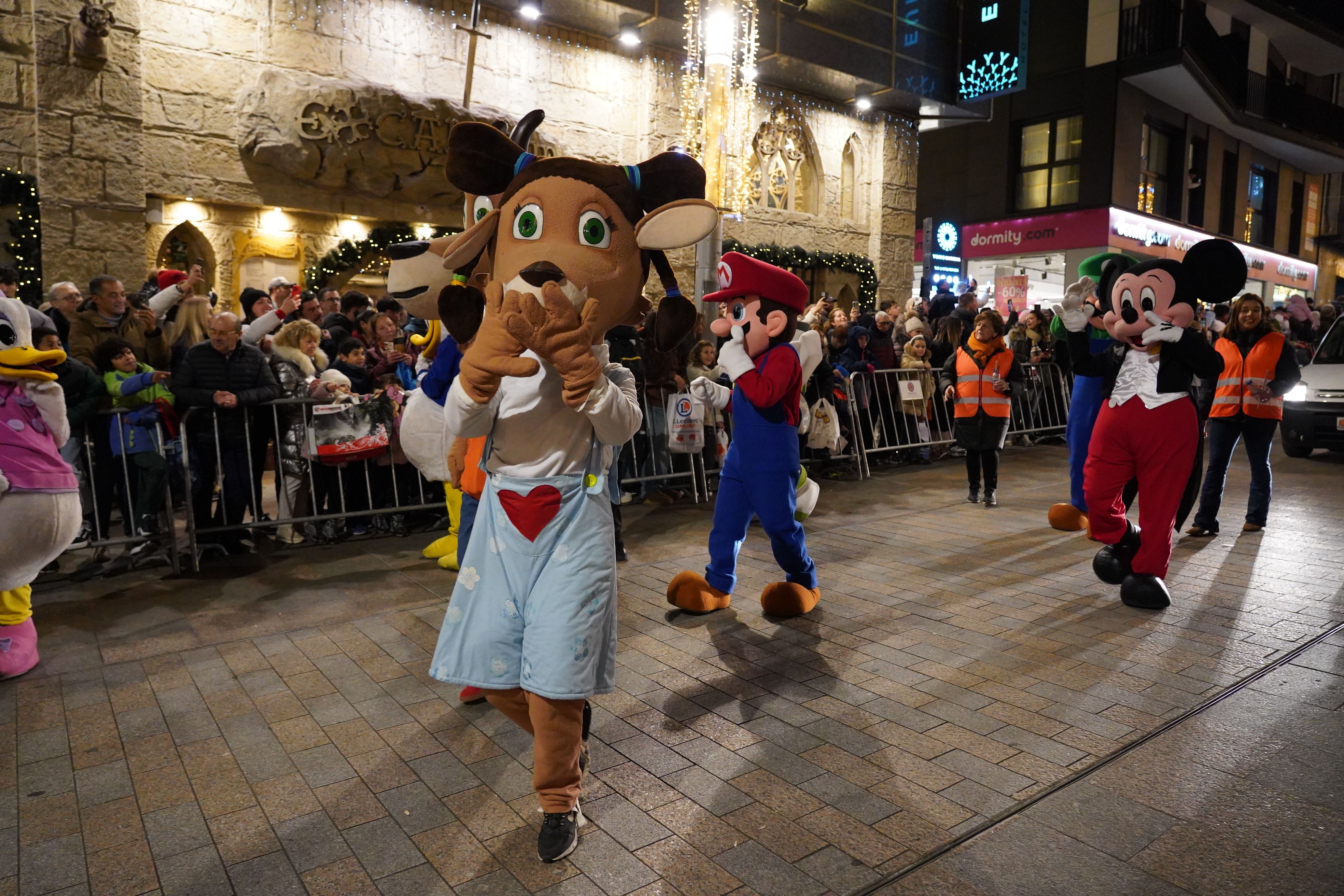 Personatges de Disney i de l'imaginari infantil no han faltat a la cavalcada.