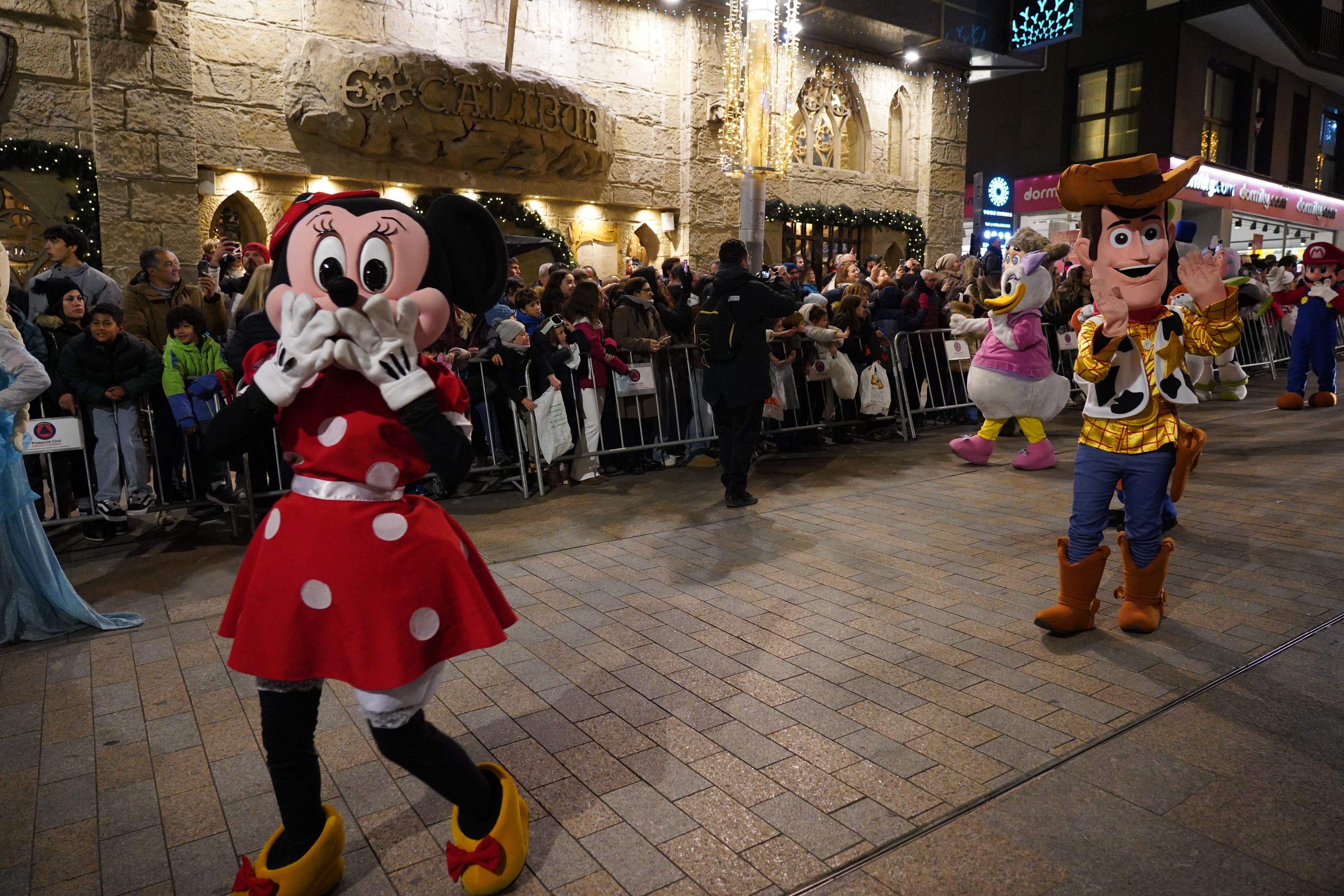 Personatges de Disney no han faltat a la cavalcada.