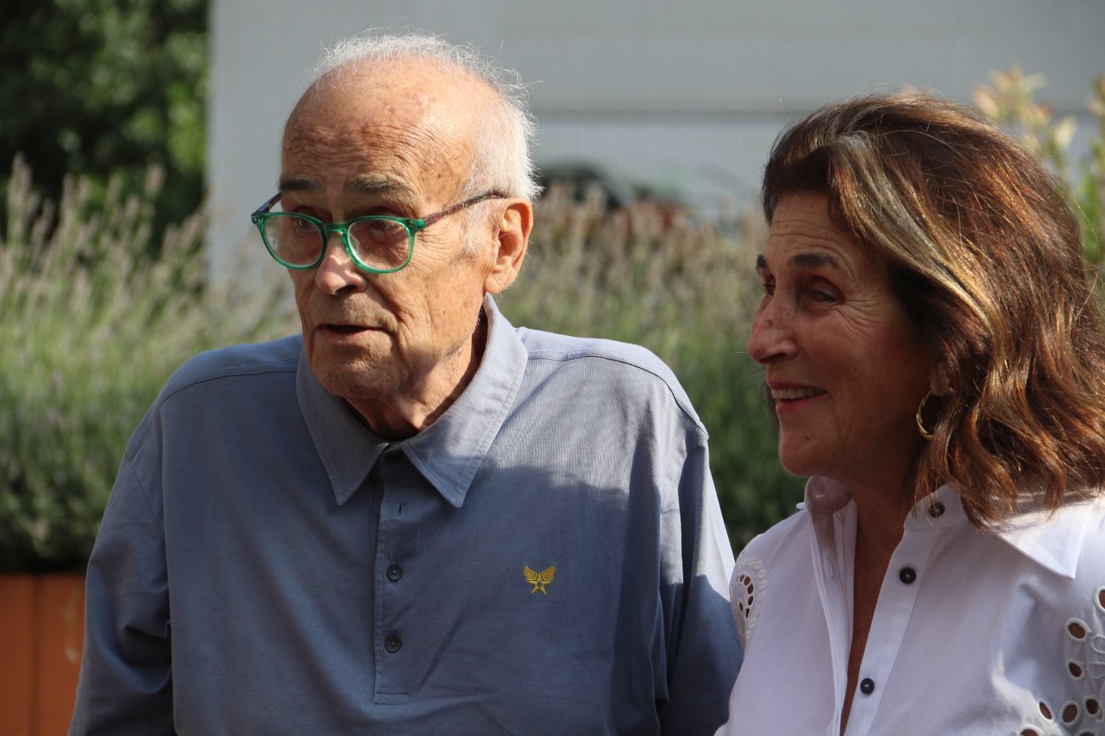 El col·leccionista, Juan Bosch Garcia Bravo, acompanyat de la seva germana Enriqueta.