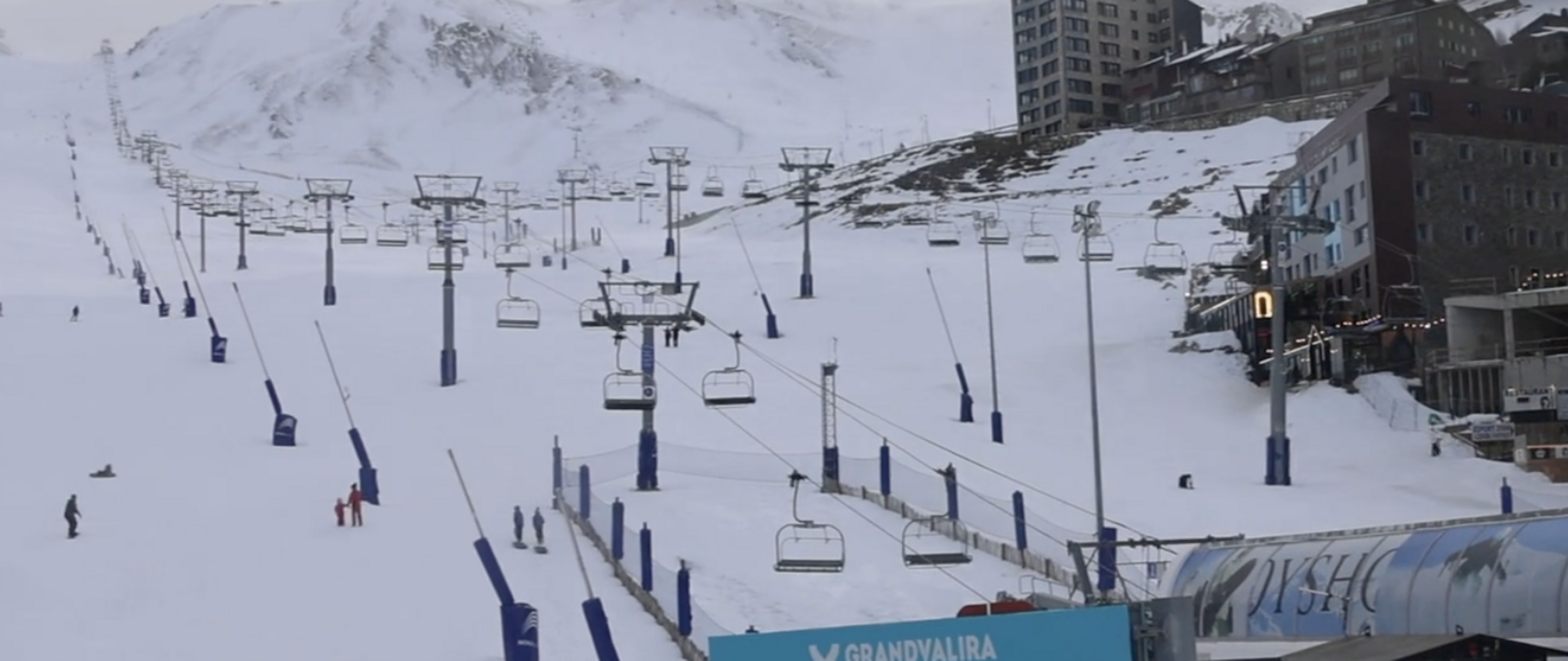 A la part baixa del Pas s'ha pogut anar fent però a les cotes altes la ventada ha estat molt important.