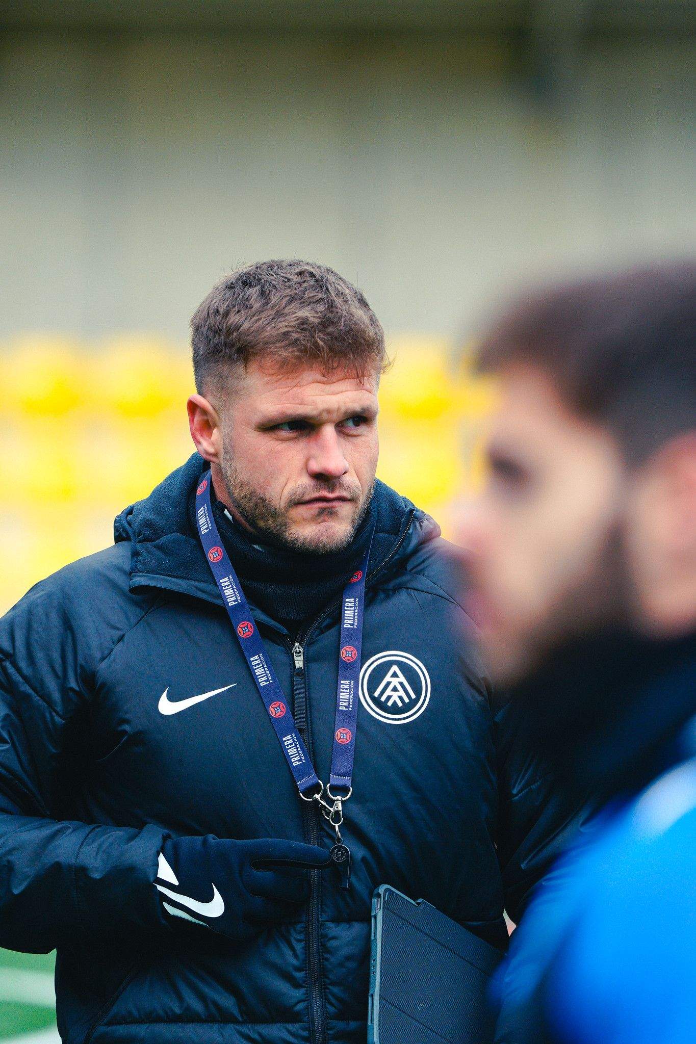 Ferran Costa dirigint l'entrenament d'aquest dimecres a la Massana.
