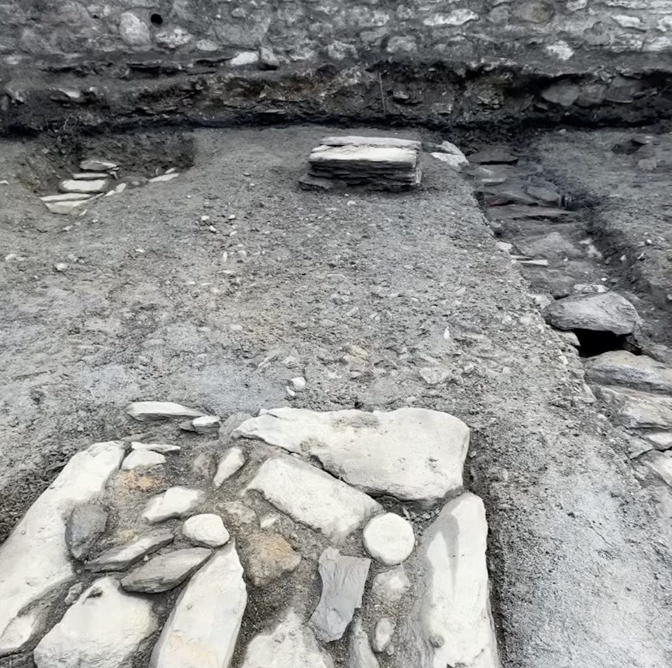 Els treballs arqueològics a la farga Areny revelen la casa del factor i els antics forns de recuit.