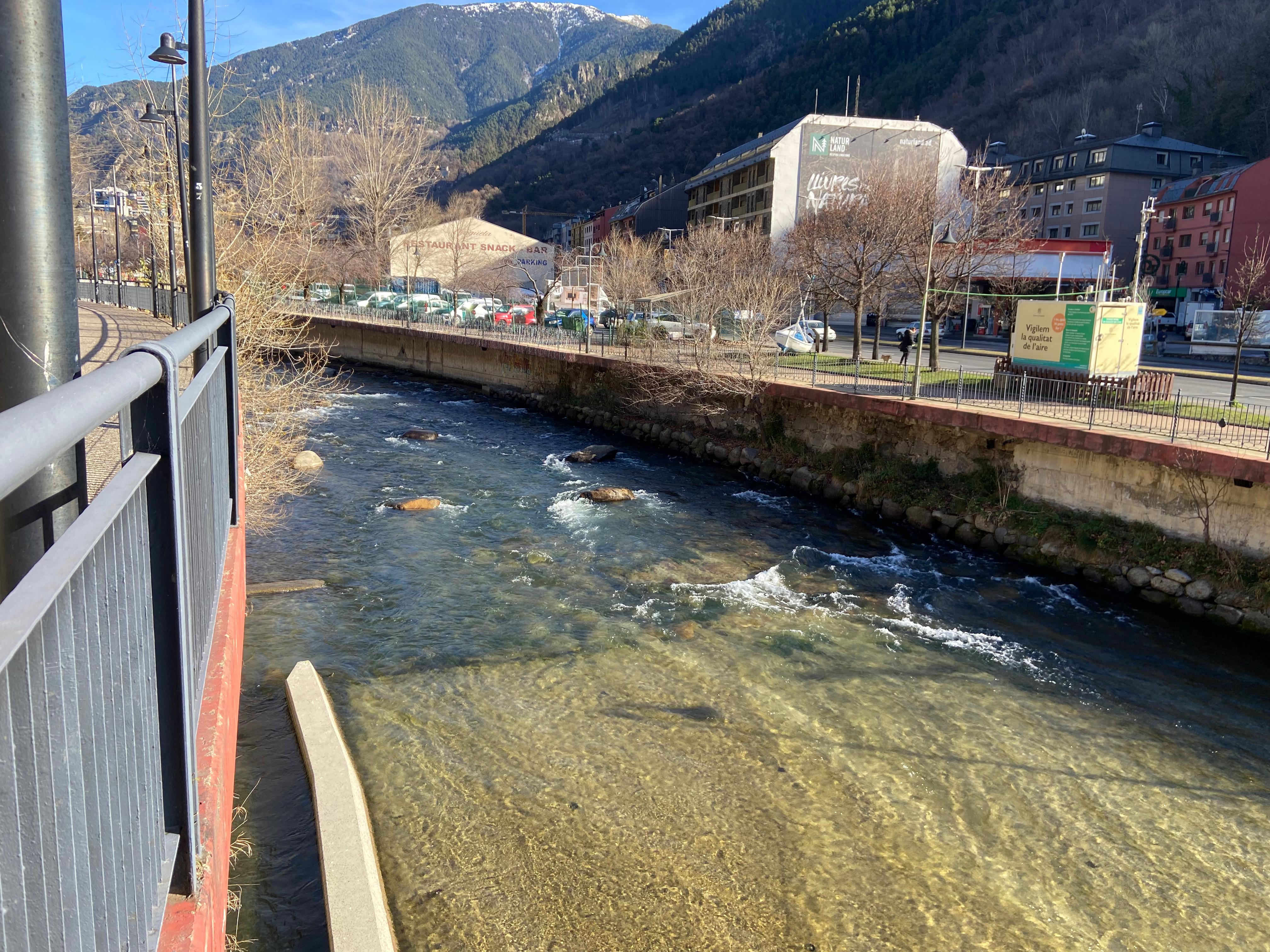 El riu Valira al seu pas per Andorra la Vella aquest inici d'any.