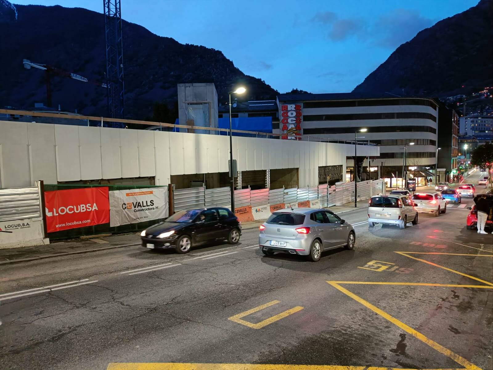 L'entrada principal a l'aparcament del futur centre comercial serà pel carrer de la Unió.