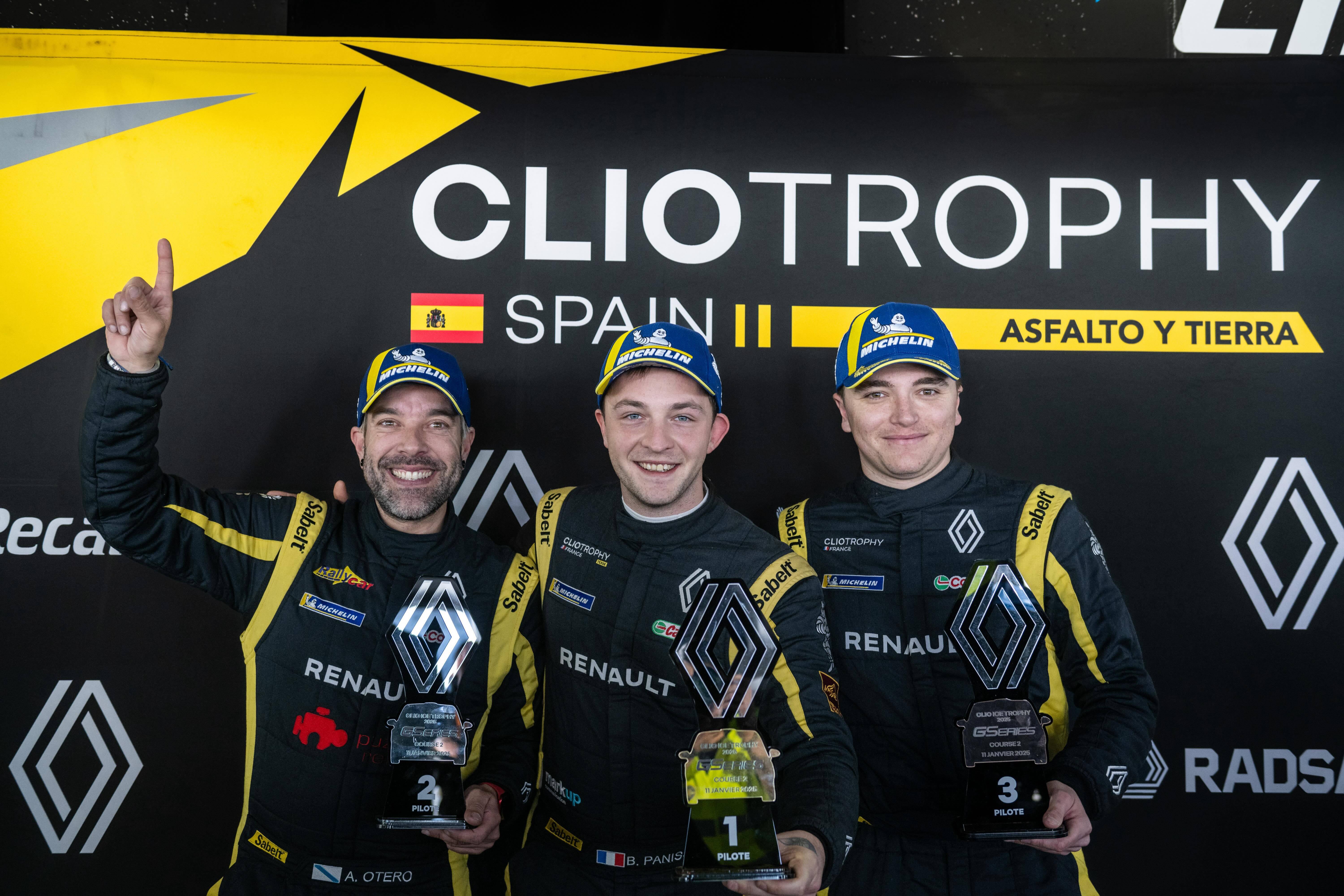 Colors francesos al podi del Clio Ice Trophy. Colors francesos al podi del Clio Ice Trophy.