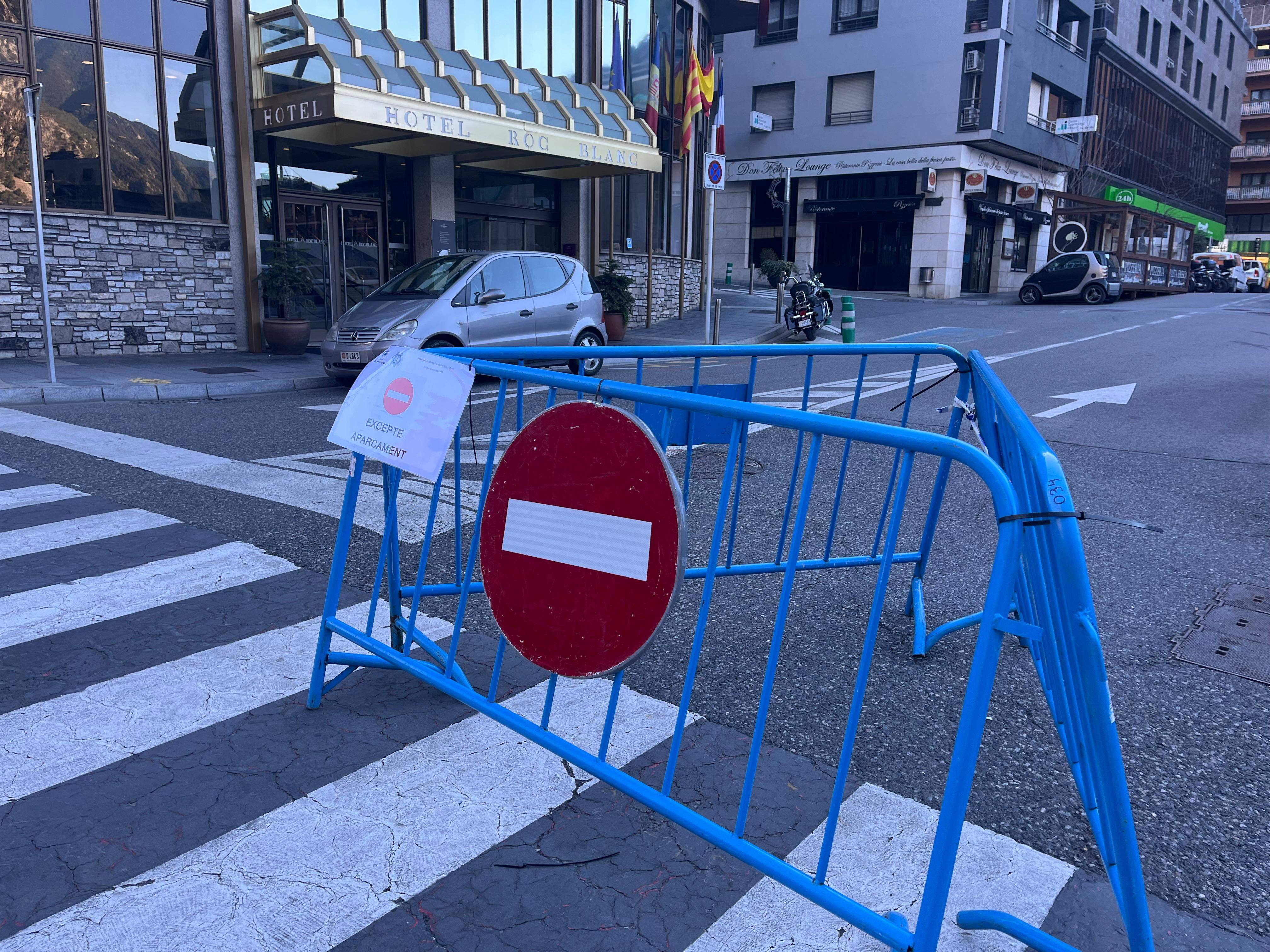 Tram modificat al carrer Pare Enric Graner. La portaveu del Sindicat, Rebeca Bonache.