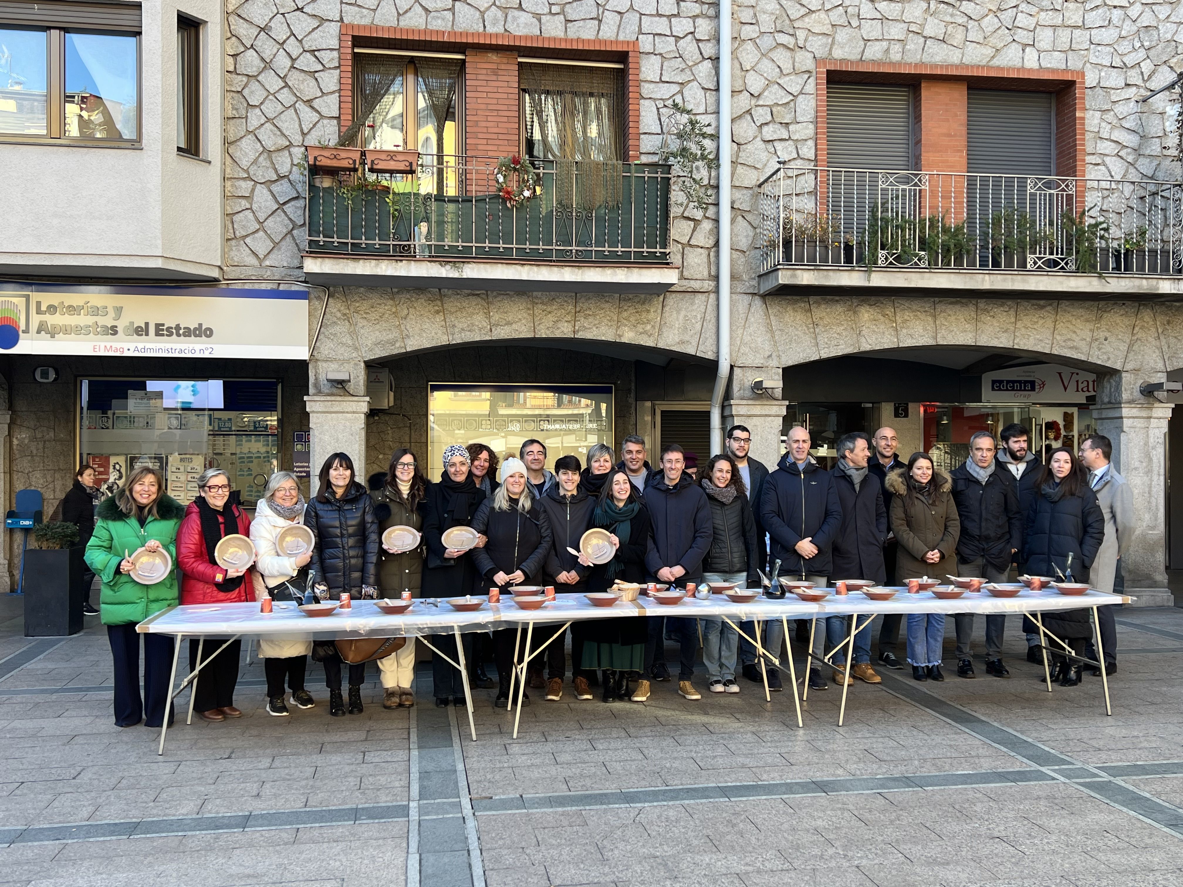 Les autoritats comunals i nacionals a la capital.