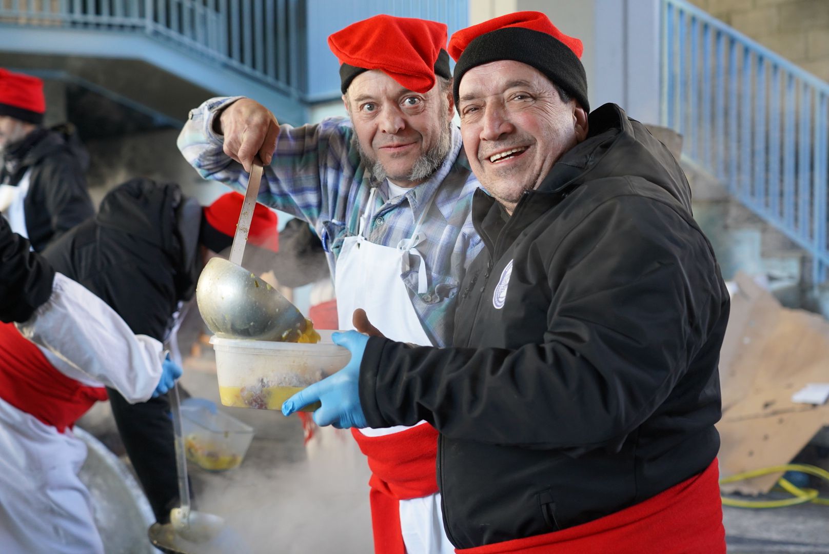 Dos dels artífexs de l'escudella d'Escaldes.
