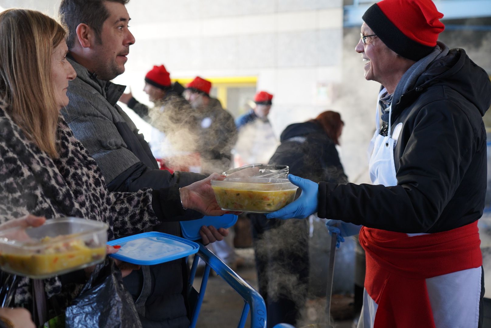Repartint el brou escudellaire.