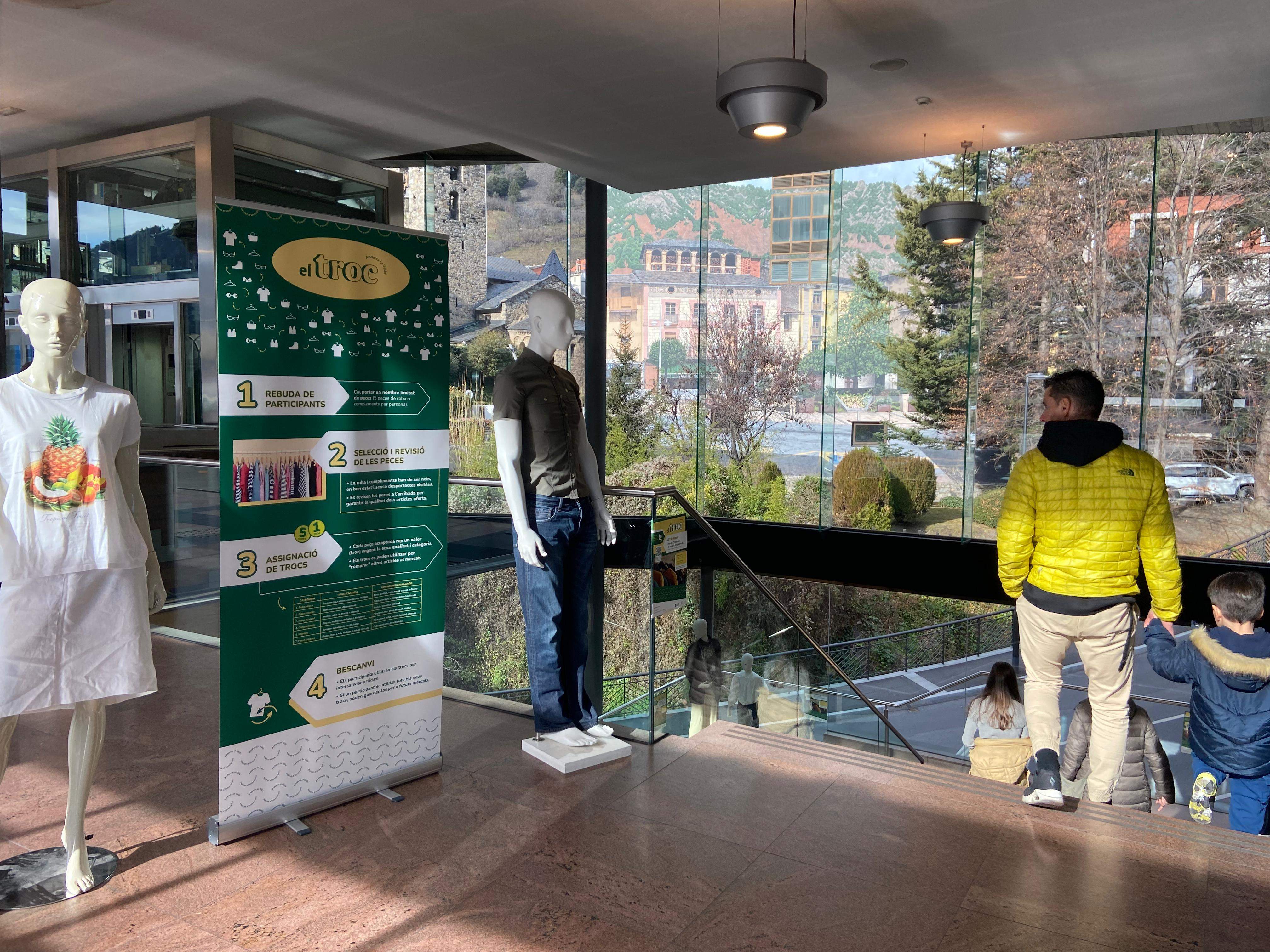 A l'entrada del Centre de Congressos hi ha una breu explicació del funcionament del mercat.