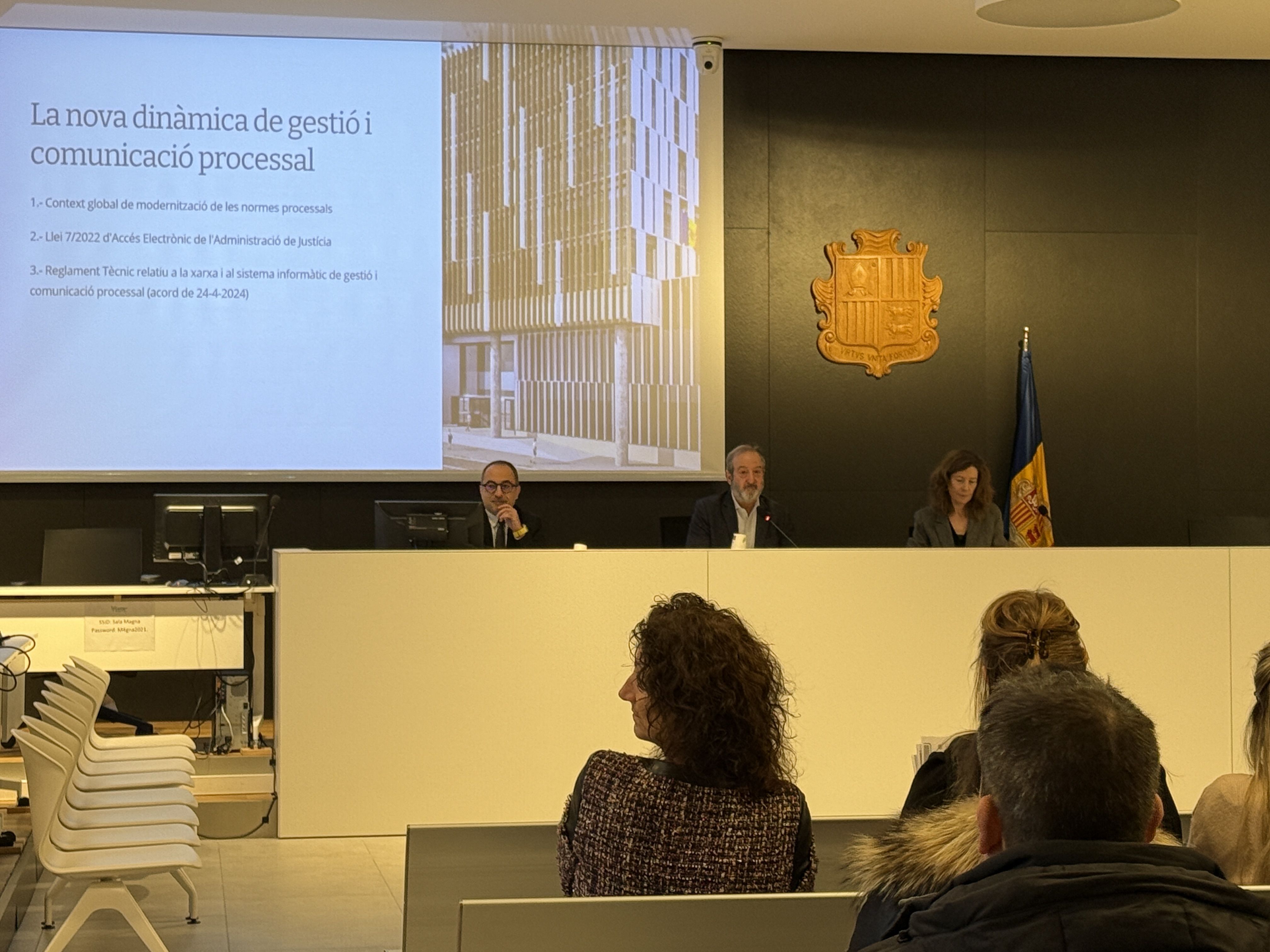 Una formació de personal judicial.