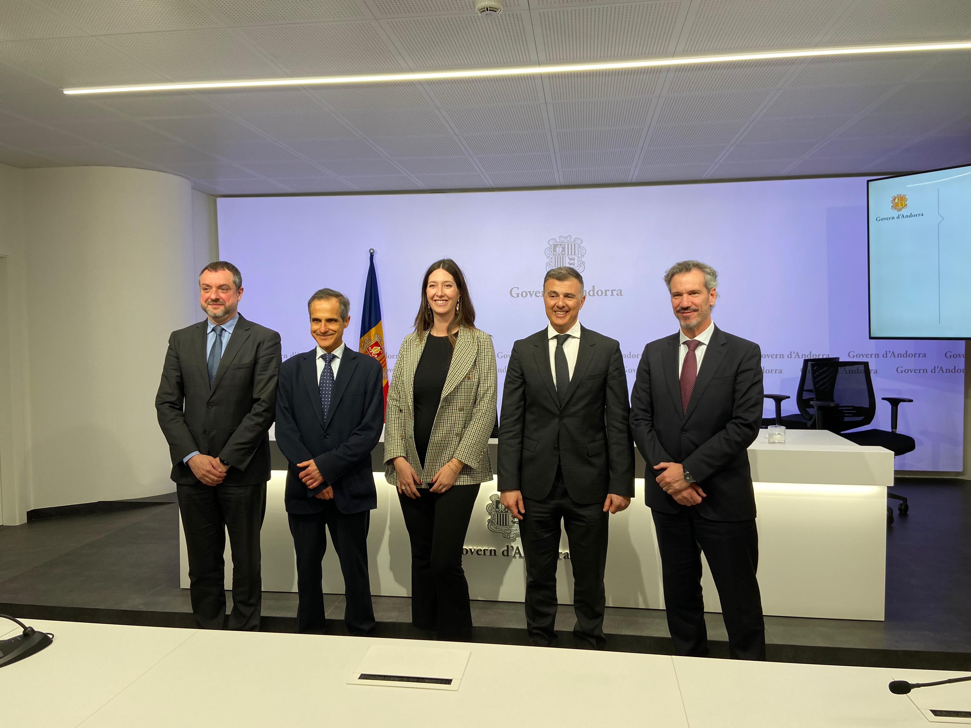 L'acord s'ha oficialitzat aquest matí a la sala de premsa de Govern amb representants de Govern i Microsoft.