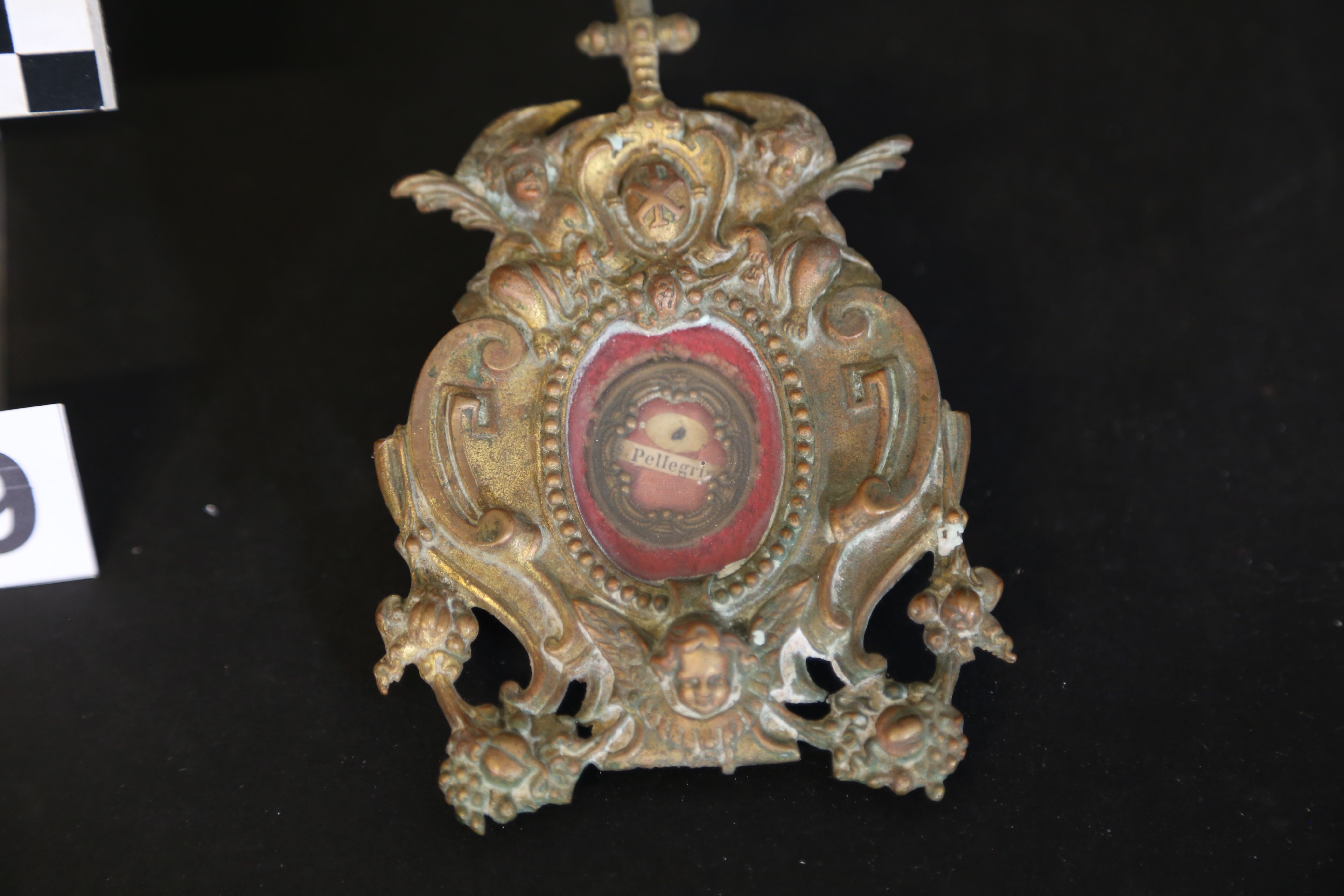 Reliquiari localitzat a la capella. / Dep. Patrimoni Cultural. Reliquiari localitzat a la capella. / Dep. Patrimoni Cultural.