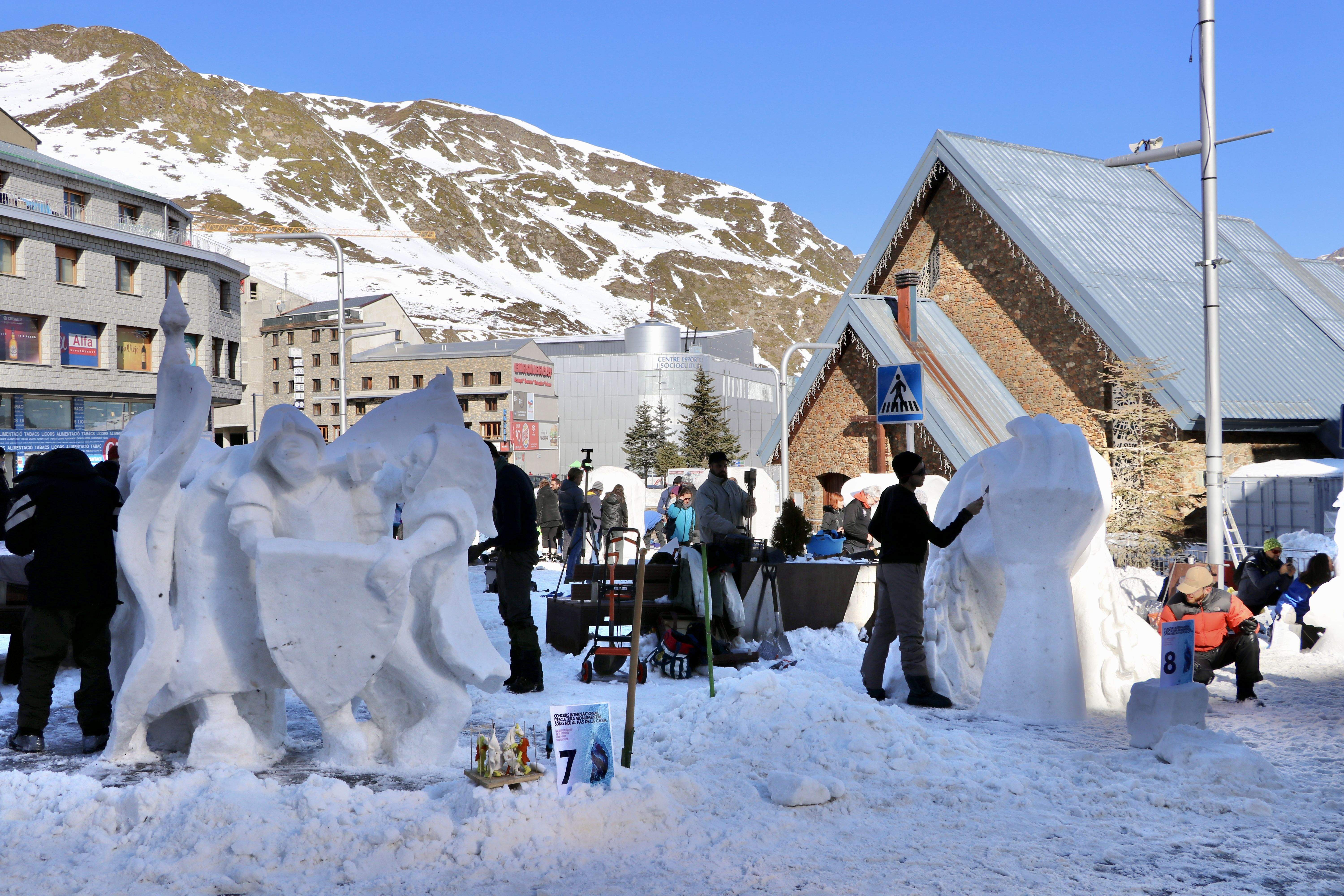 Una edició anterior del concurs d'escultures de neu del Pas de la Casa.