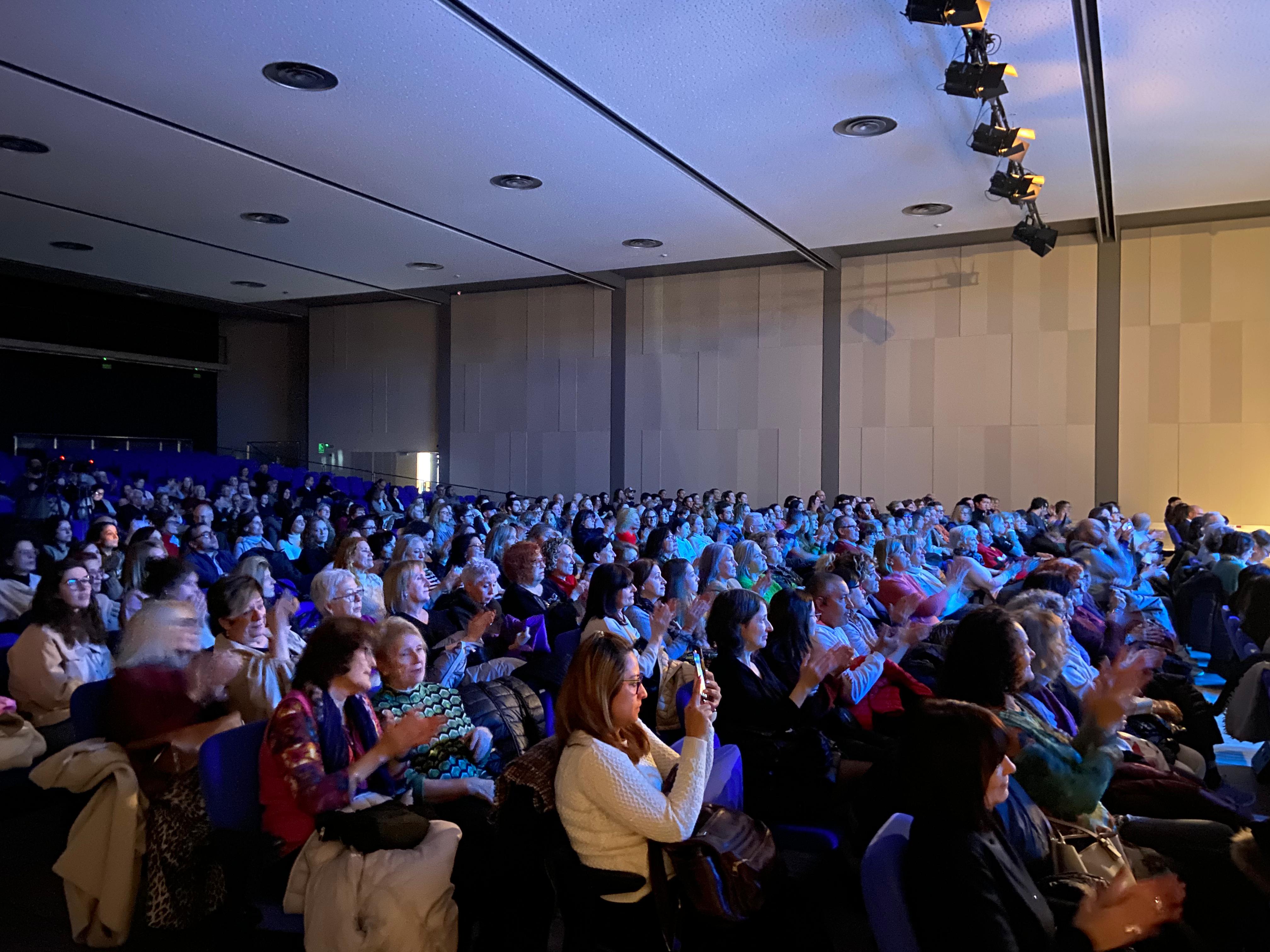 Les primeres butaques de la sala Prat del Roure han presentat un gran aspecte. Les primeres butaques de la sala Prat del Roure han presentat un gran aspecte.