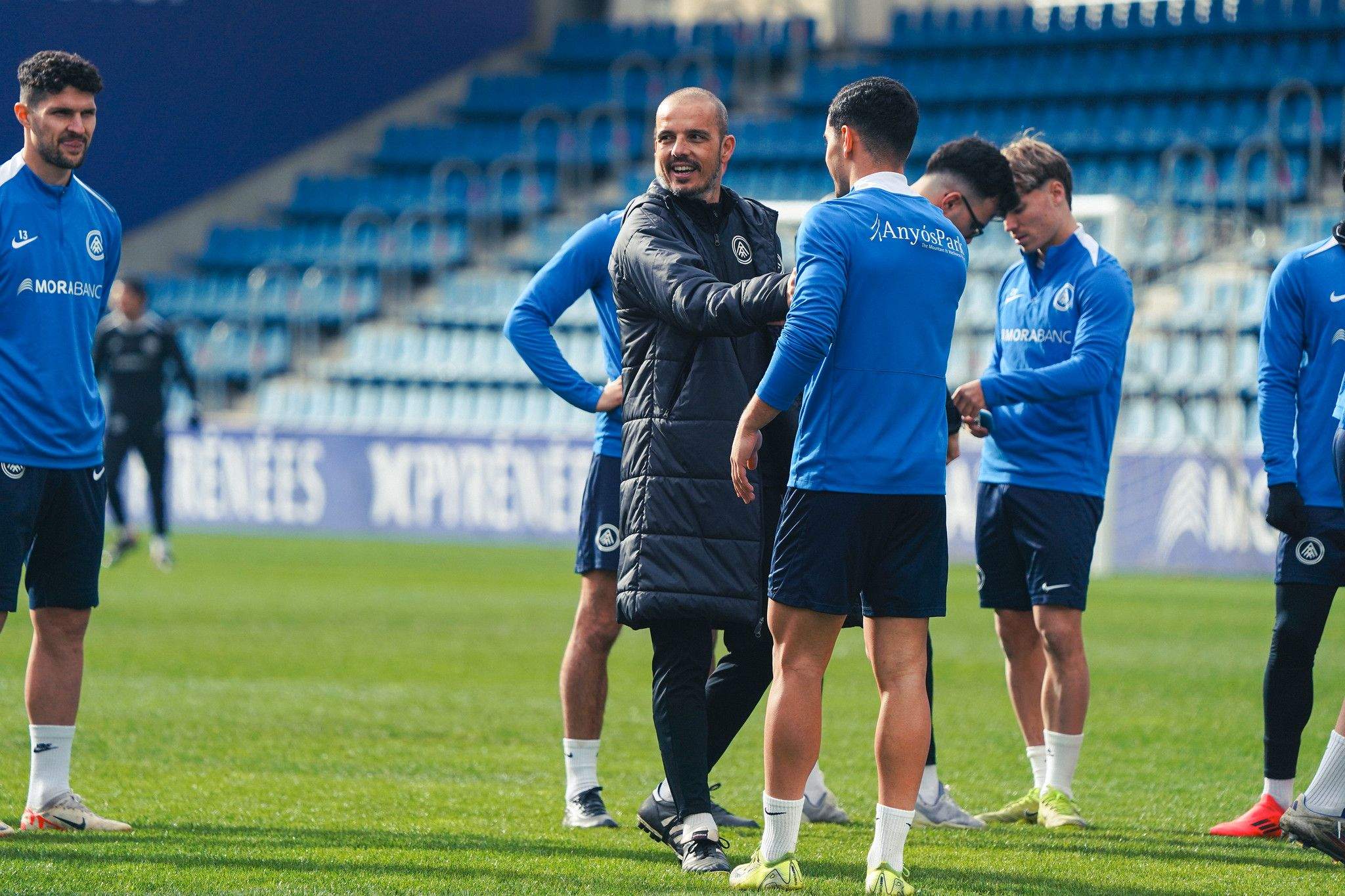 El nou tècnic interí 'Beto' Company, en un entrenament amb Jesús Clemente.