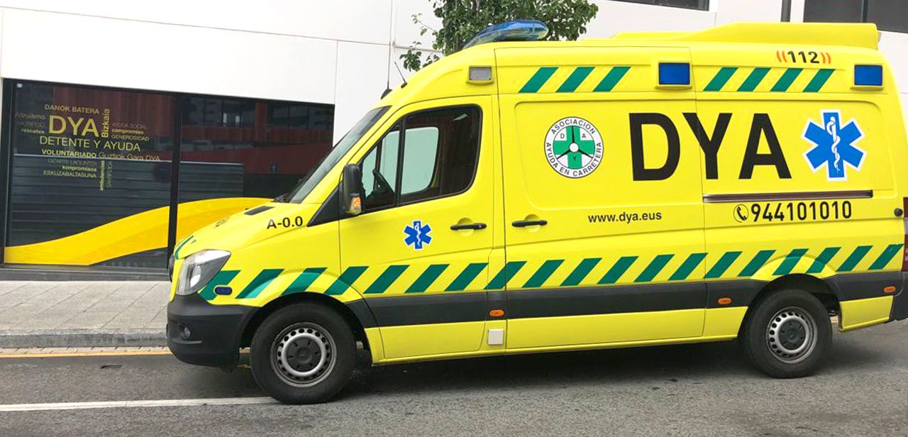 Una ambulància de DYA.