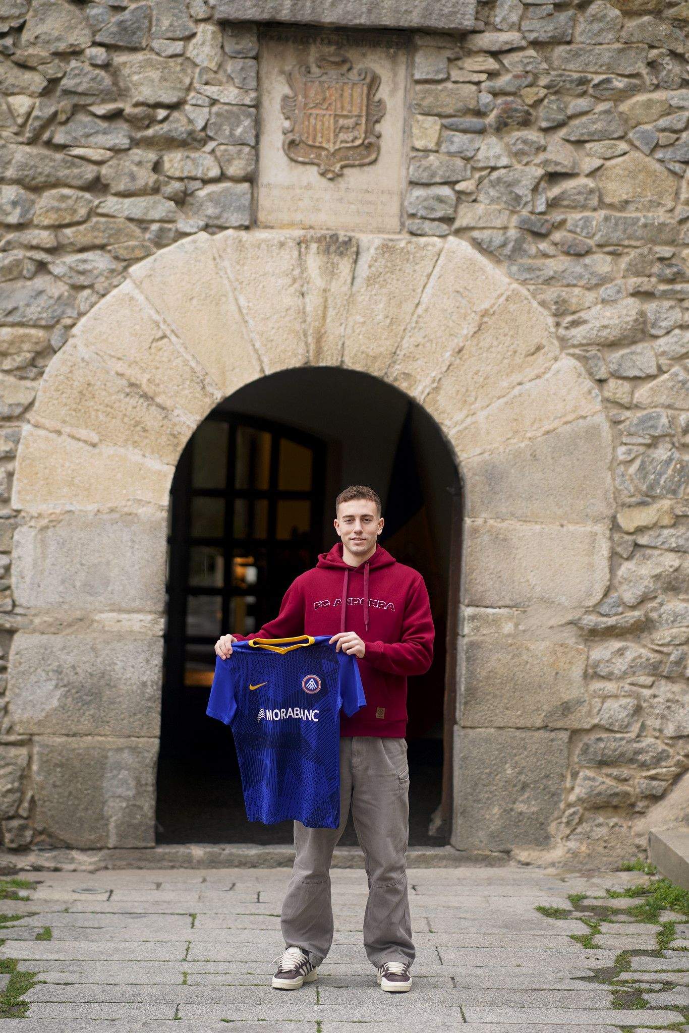 Oriol Busquets amb la samarreta de l'FC Andorra a Casa de la Vall.