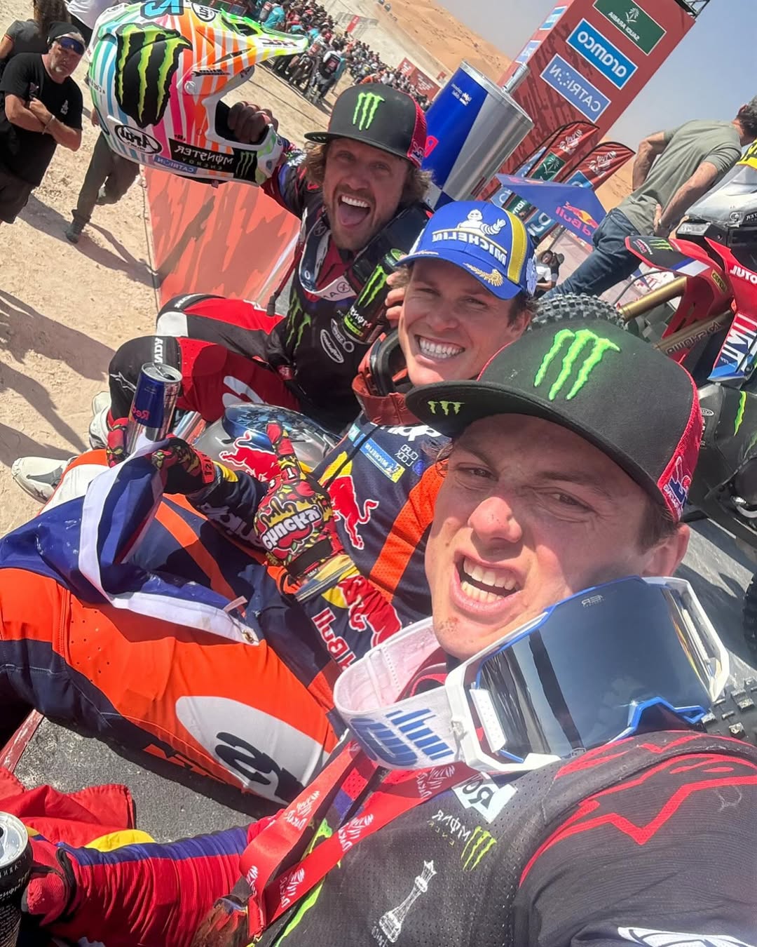 Els tres primers classificats: Schareina (2n), el guanyador australià Daniel Sanders (al centre), i el francès Van Beveren (3r). Els tres primers classificats: Schareina (2n), el guanyador australià Daniel Sanders (al centre), i el francès Van Beveren (3r).