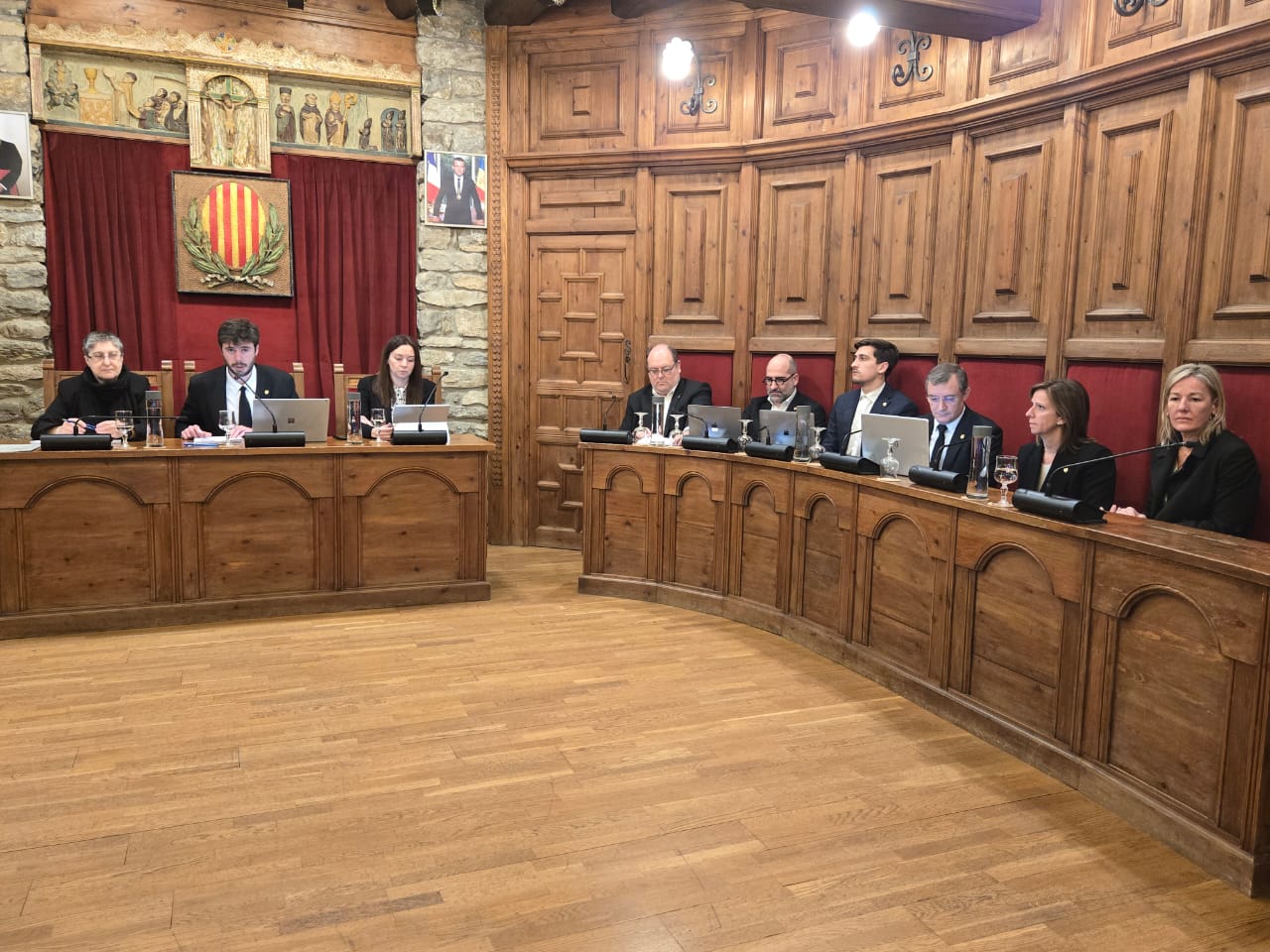 Un moment de l'inici de la sessió que sí que s'havia convocat.